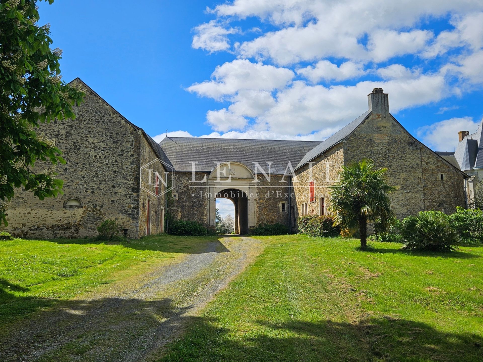 castle 20 rooms for sale on SABLE SUR SARTHE (72300)