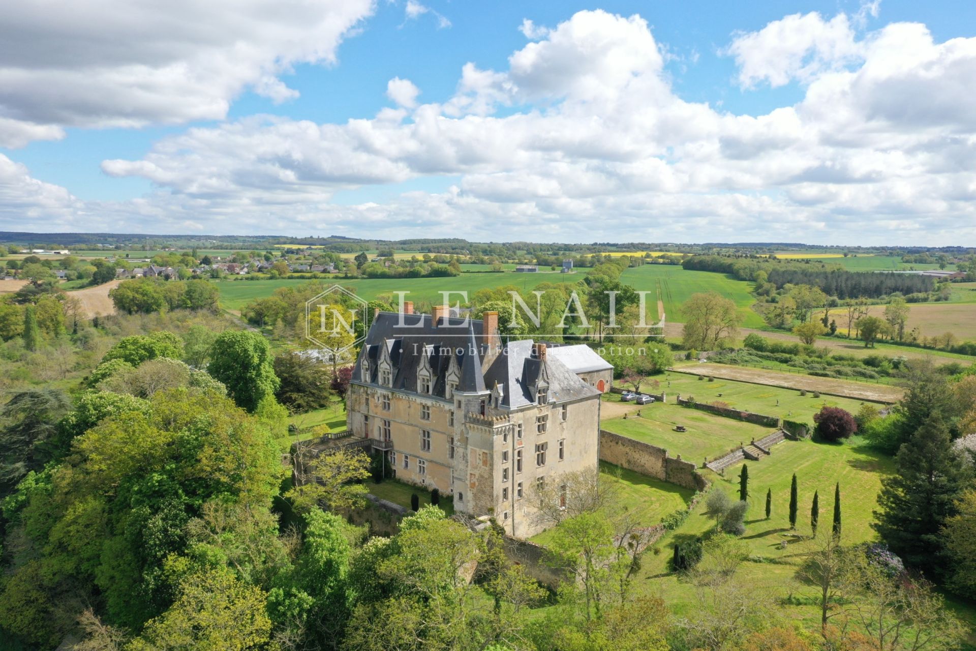 castle 20 rooms for sale on SABLE SUR SARTHE (72300)