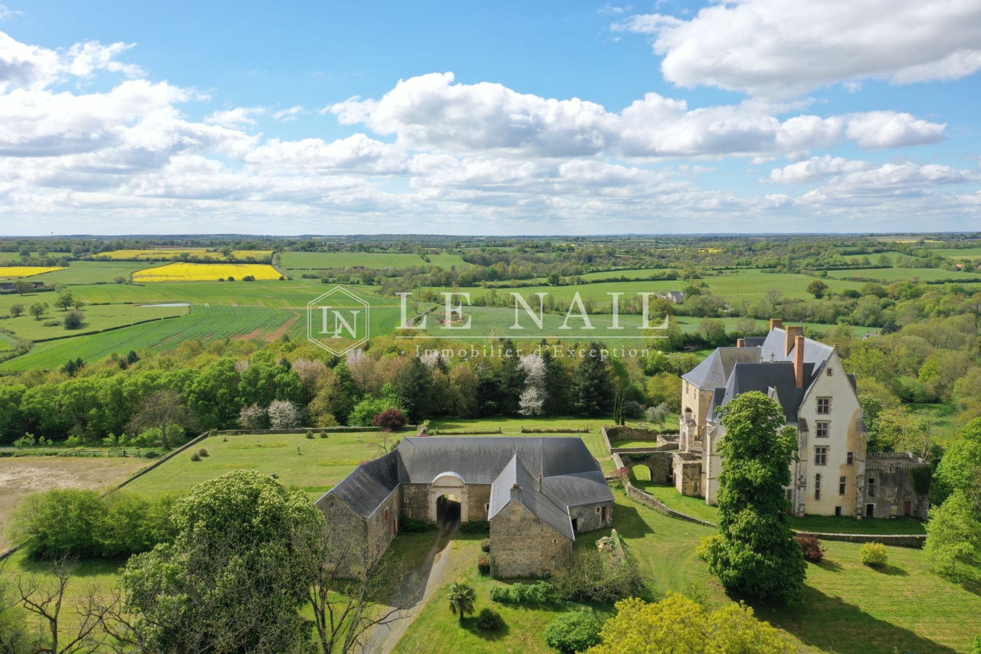 castle 20 rooms for sale on SABLE SUR SARTHE (72300)