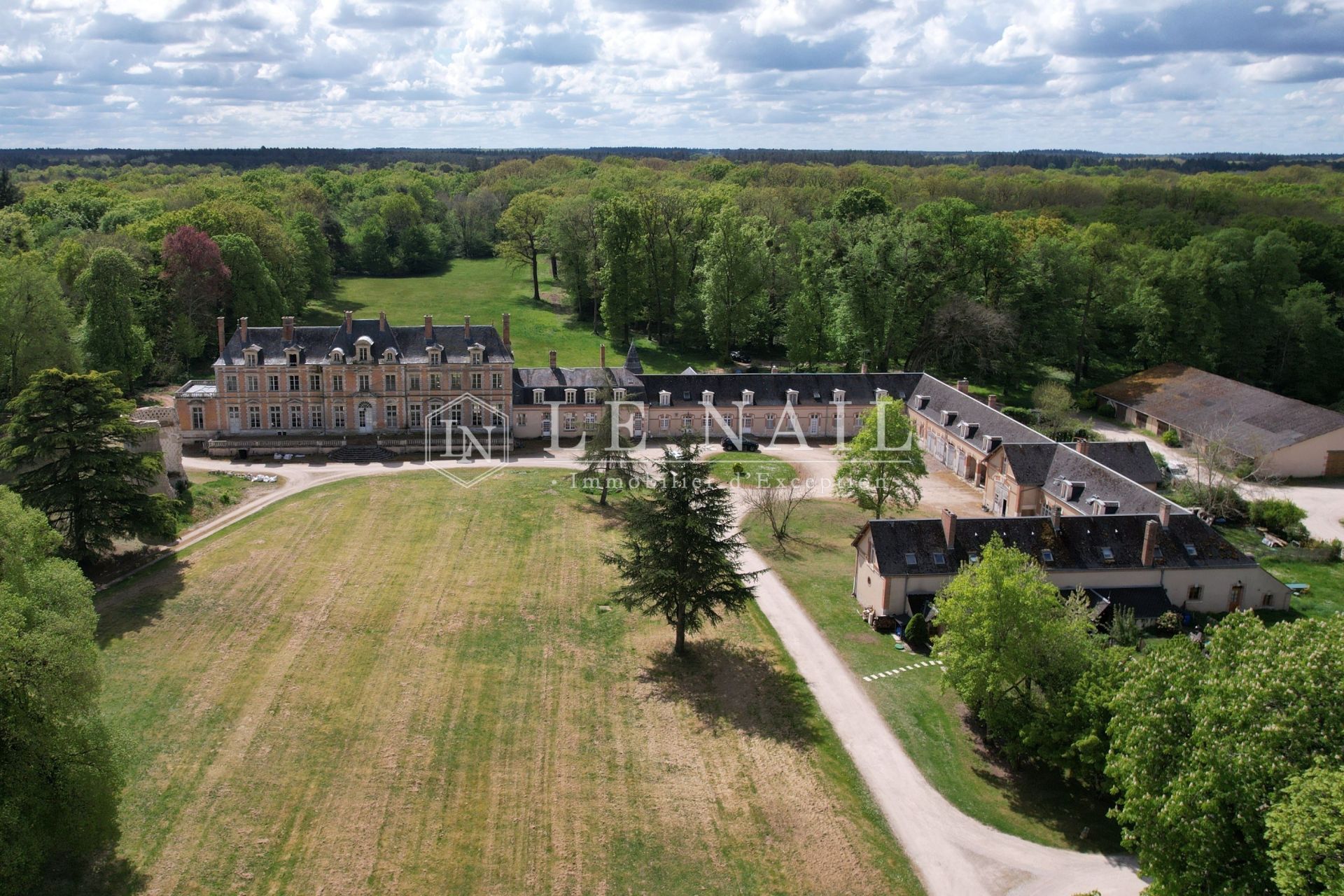 castle 71 rooms for sale on ORLEANS (45000)