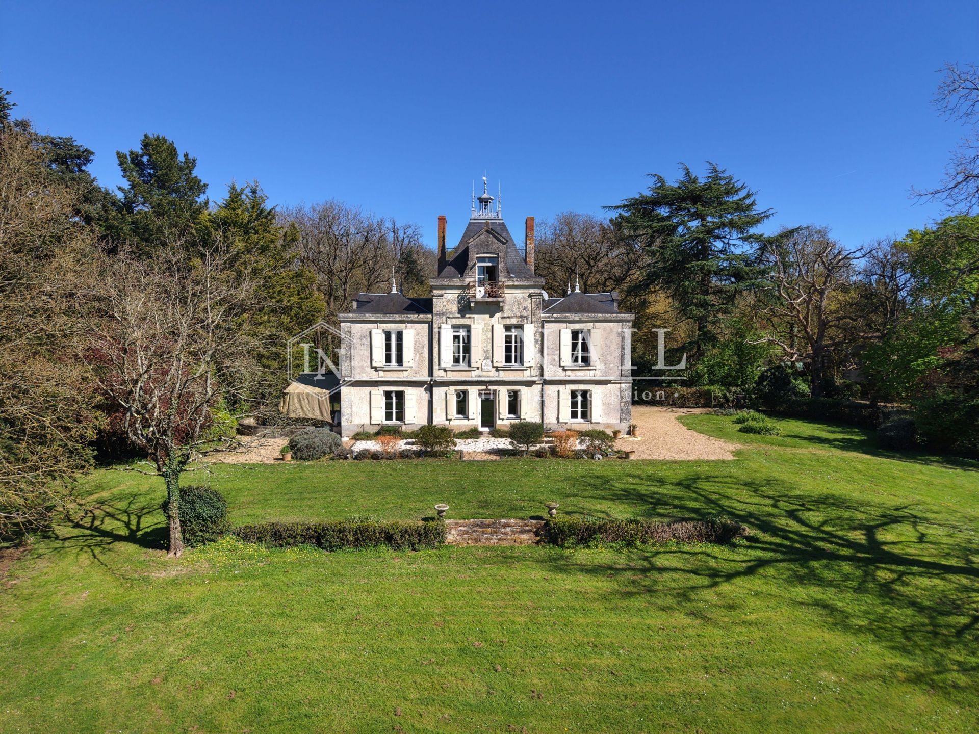 propriété 8 pièces en vente à INGRANDES LE FRESNE SUR LOIRE (49123)