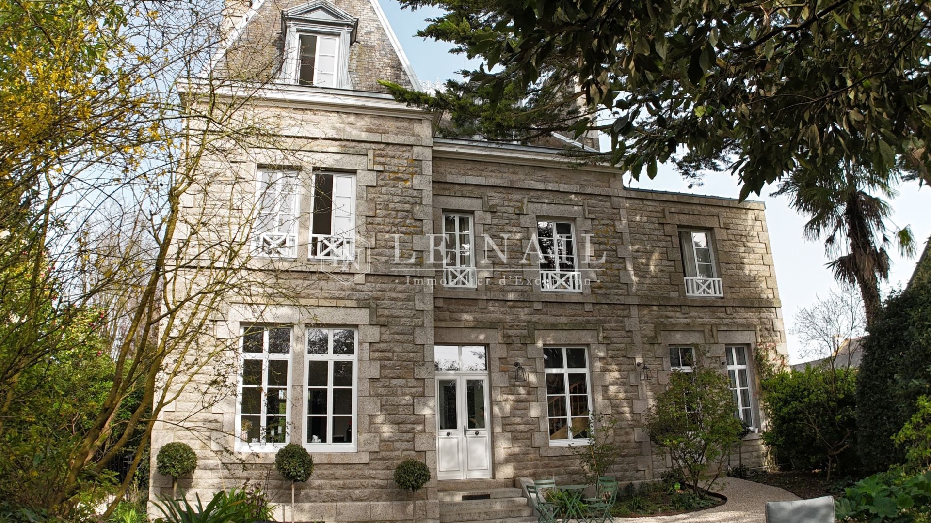 mansion 10 rooms for sale on DINAN (22100)