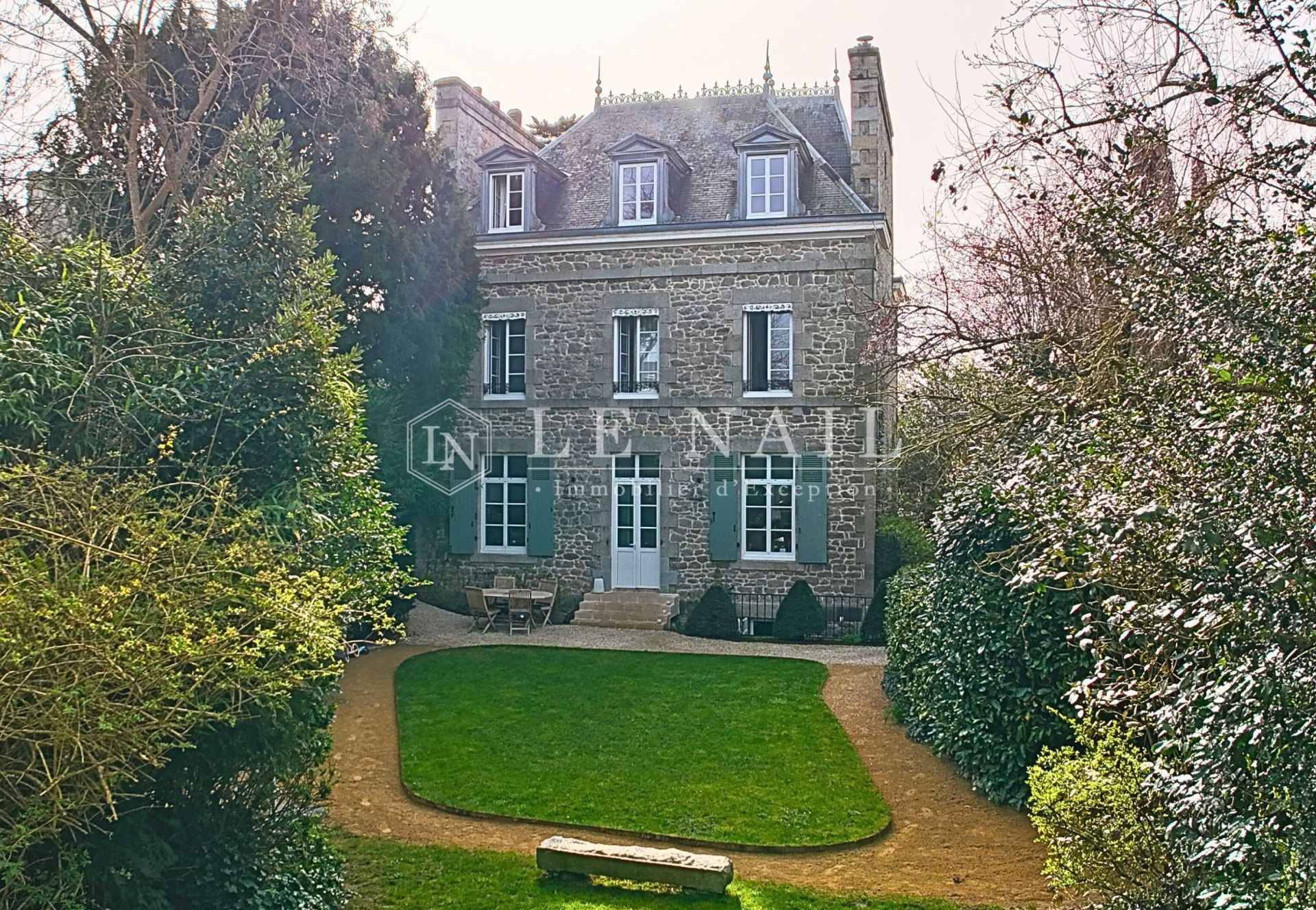 mansion 10 rooms for sale on DINAN (22100)