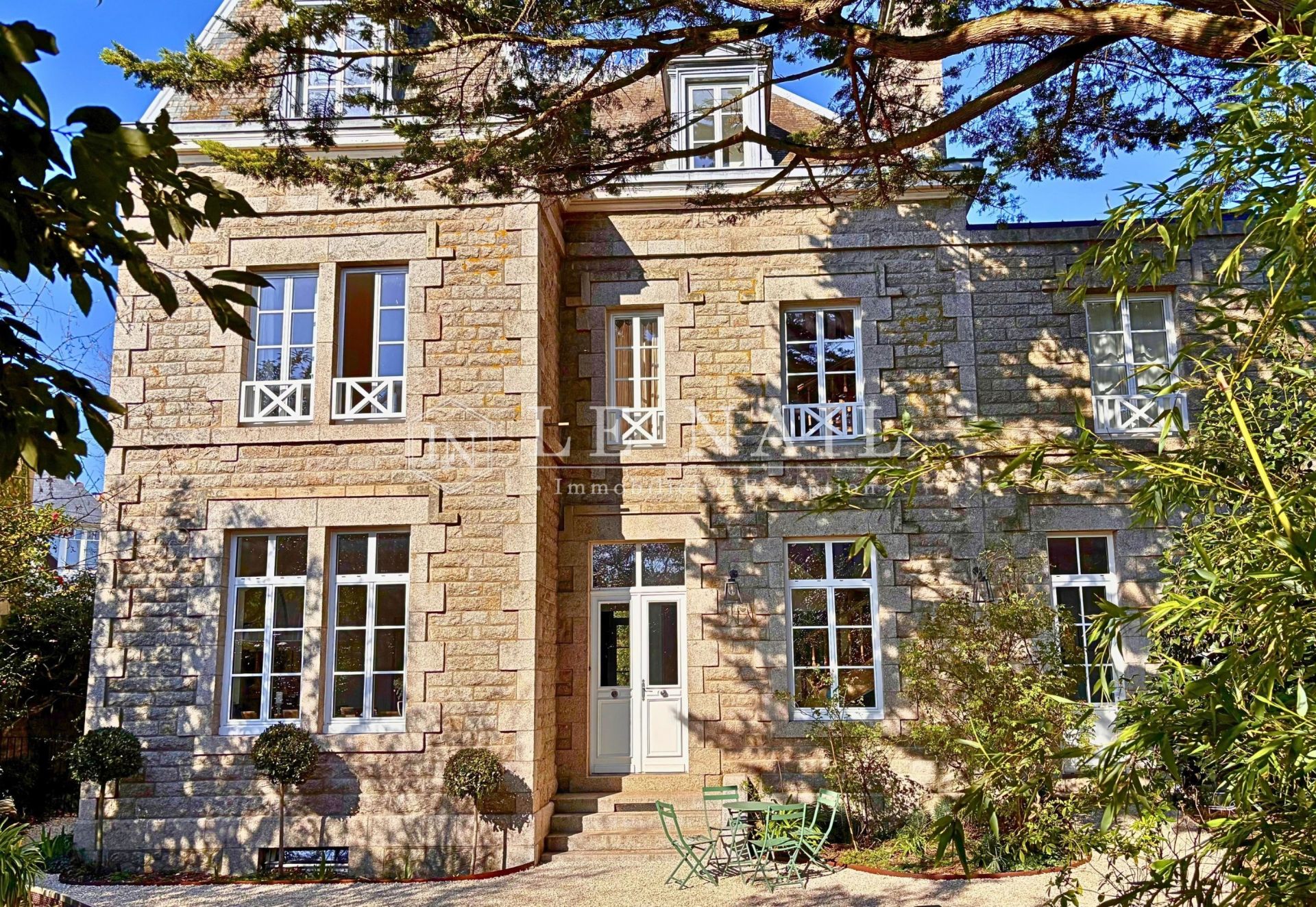 mansion 10 rooms for sale on DINAN (22100)