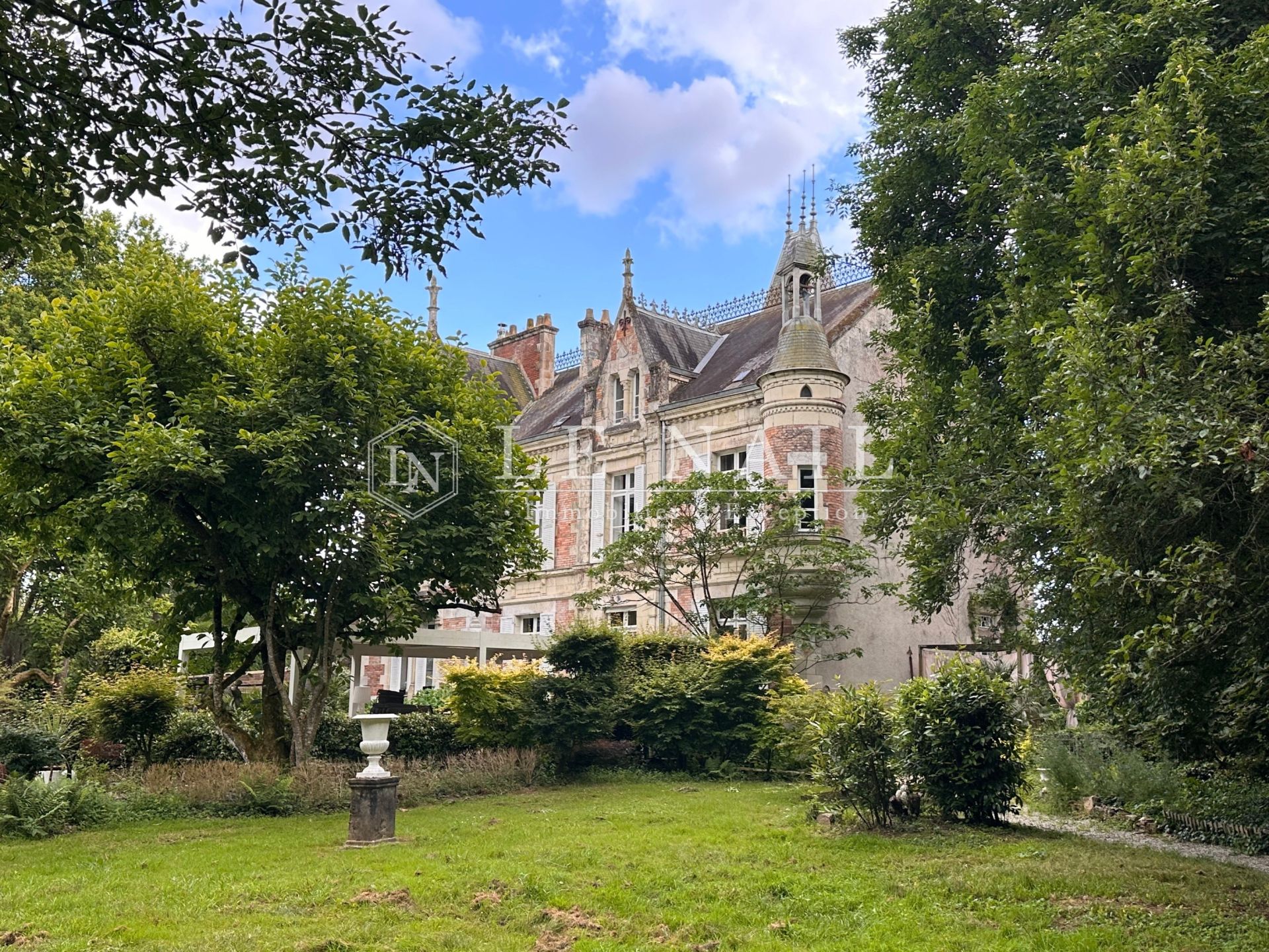 château 15 pièces en vente à ST PHILBERT DE GRAND LIEU (44310)