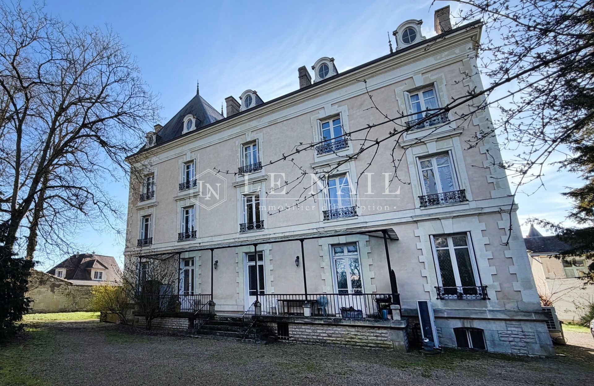 maison de maître 15 pièces en vente à LOUDUN (86200)
