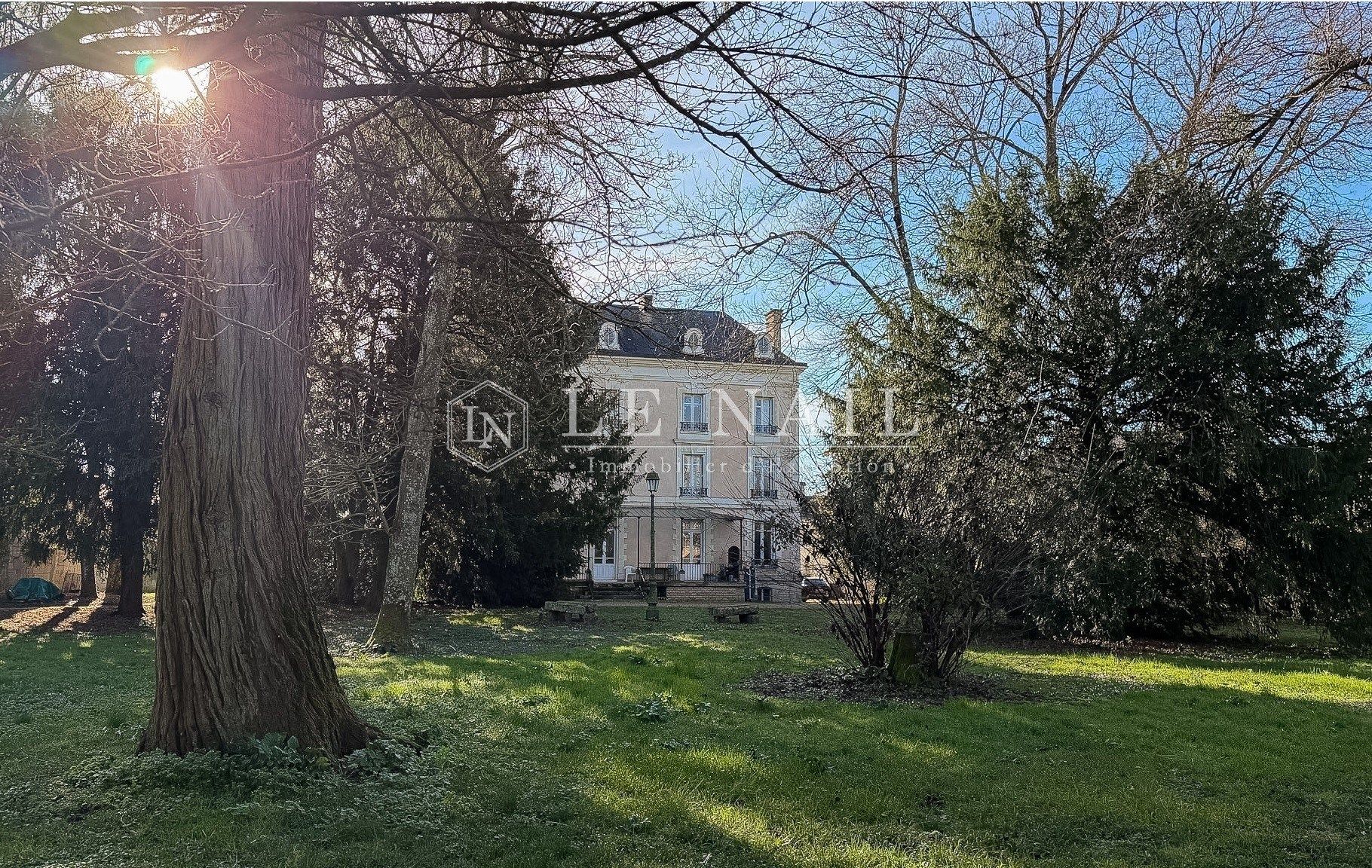 maison de maître 15 pièces en vente à LOUDUN (86200)