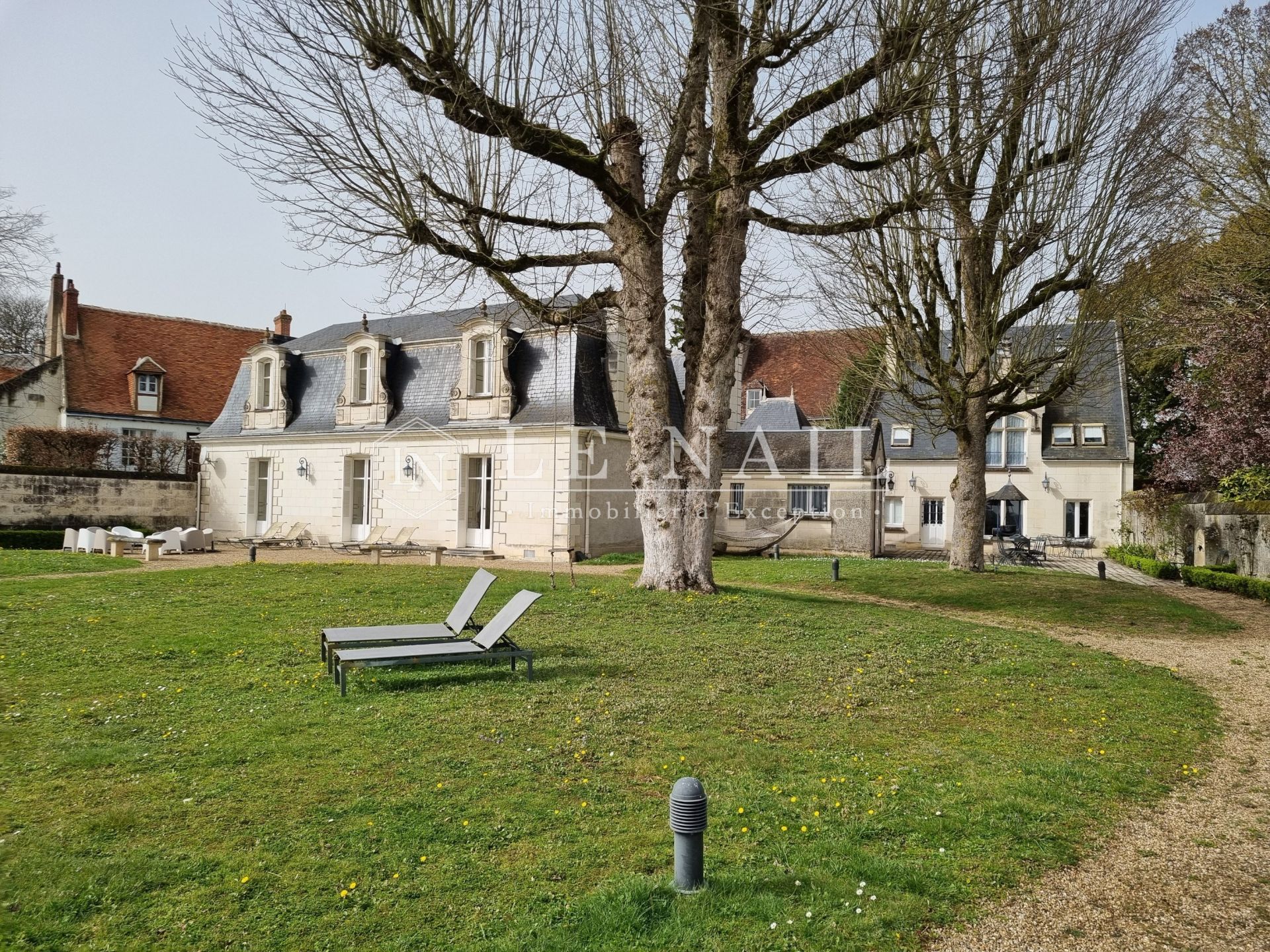 townhouse 13 rooms for sale on LOCHES (37600)