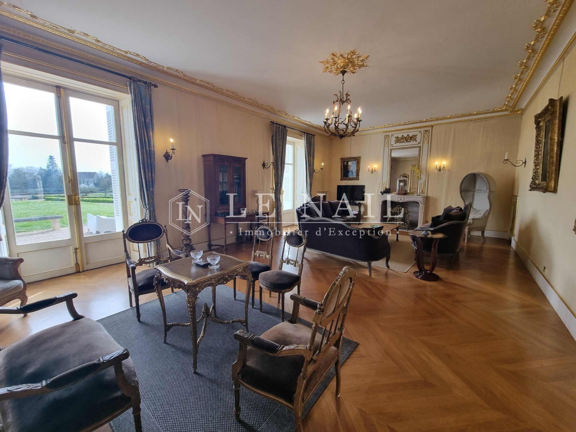 townhouse 13 rooms for sale on LOCHES (37600)