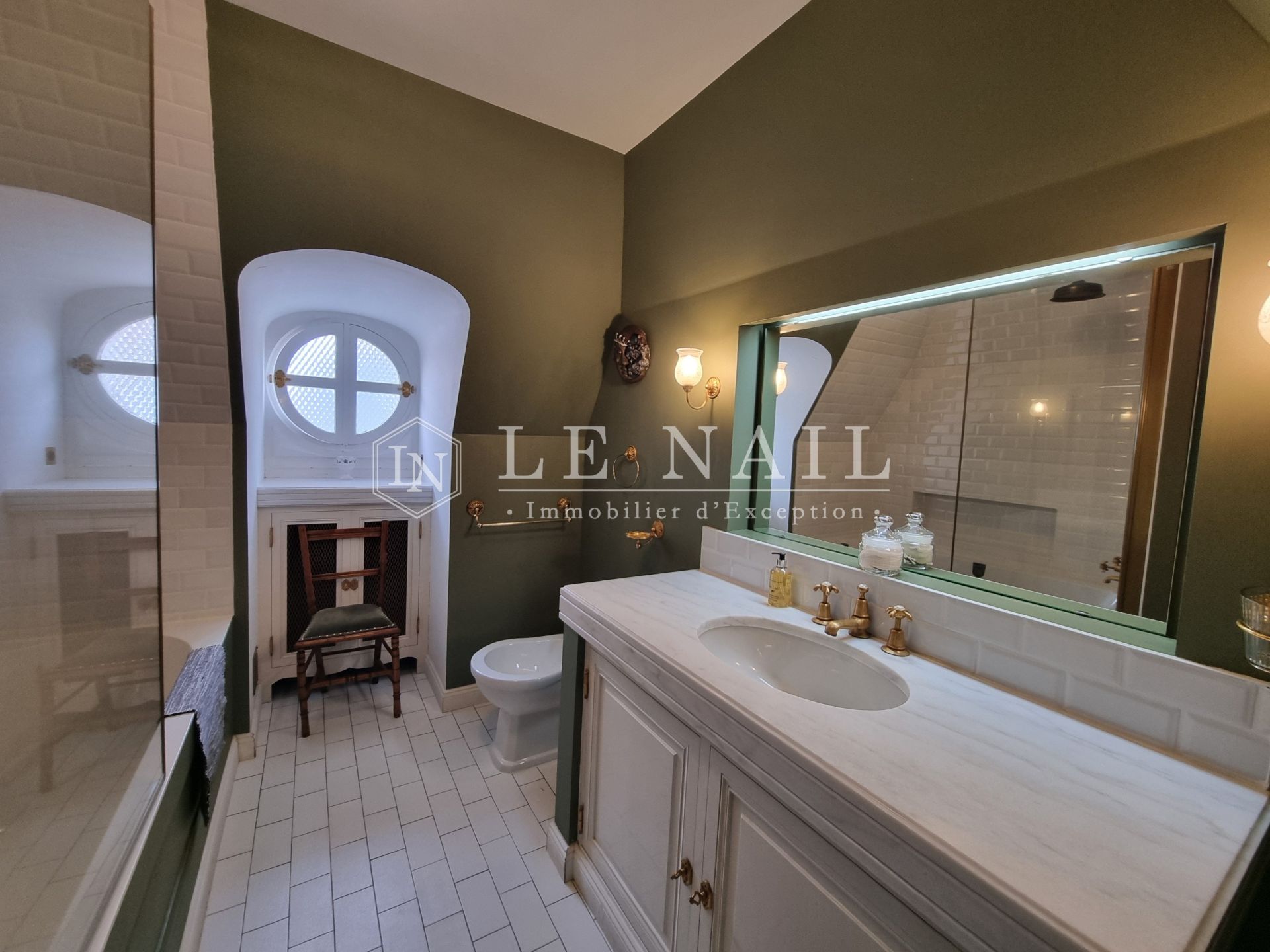 townhouse 13 rooms for sale on LOCHES (37600)