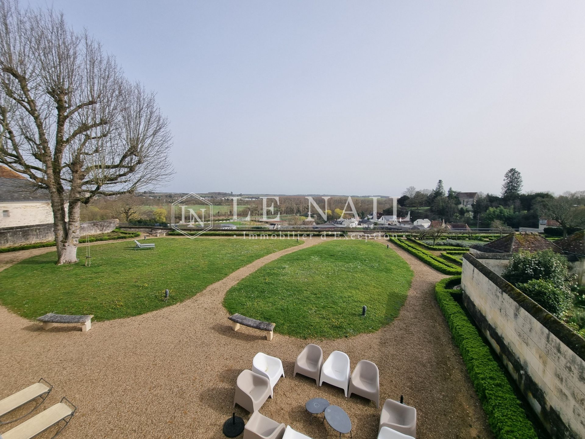 townhouse 13 rooms for sale on LOCHES (37600)