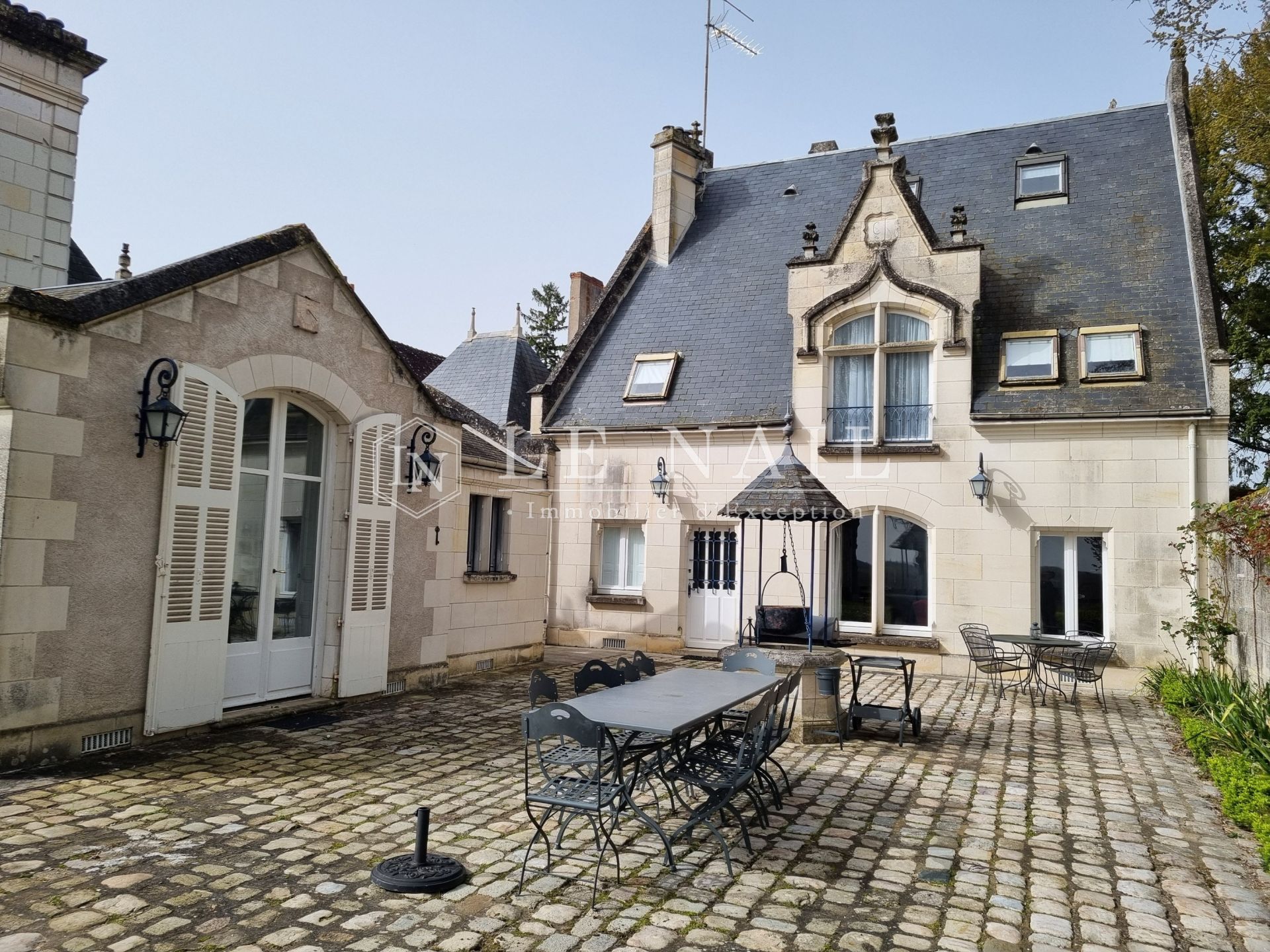 townhouse 13 rooms for sale on LOCHES (37600)