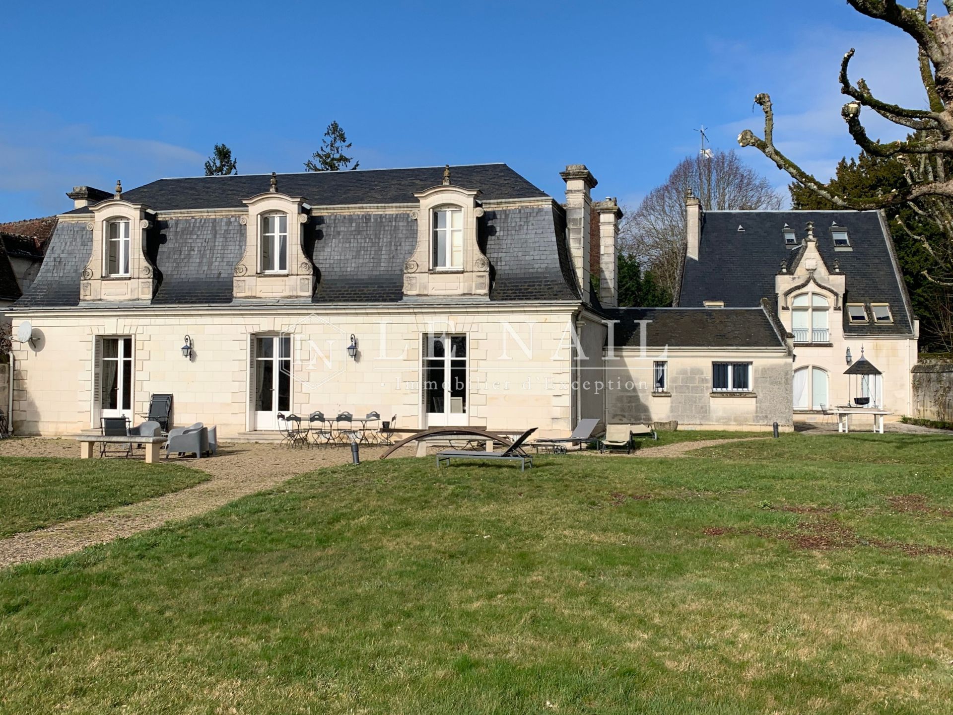 townhouse 13 rooms for sale on LOCHES (37600)