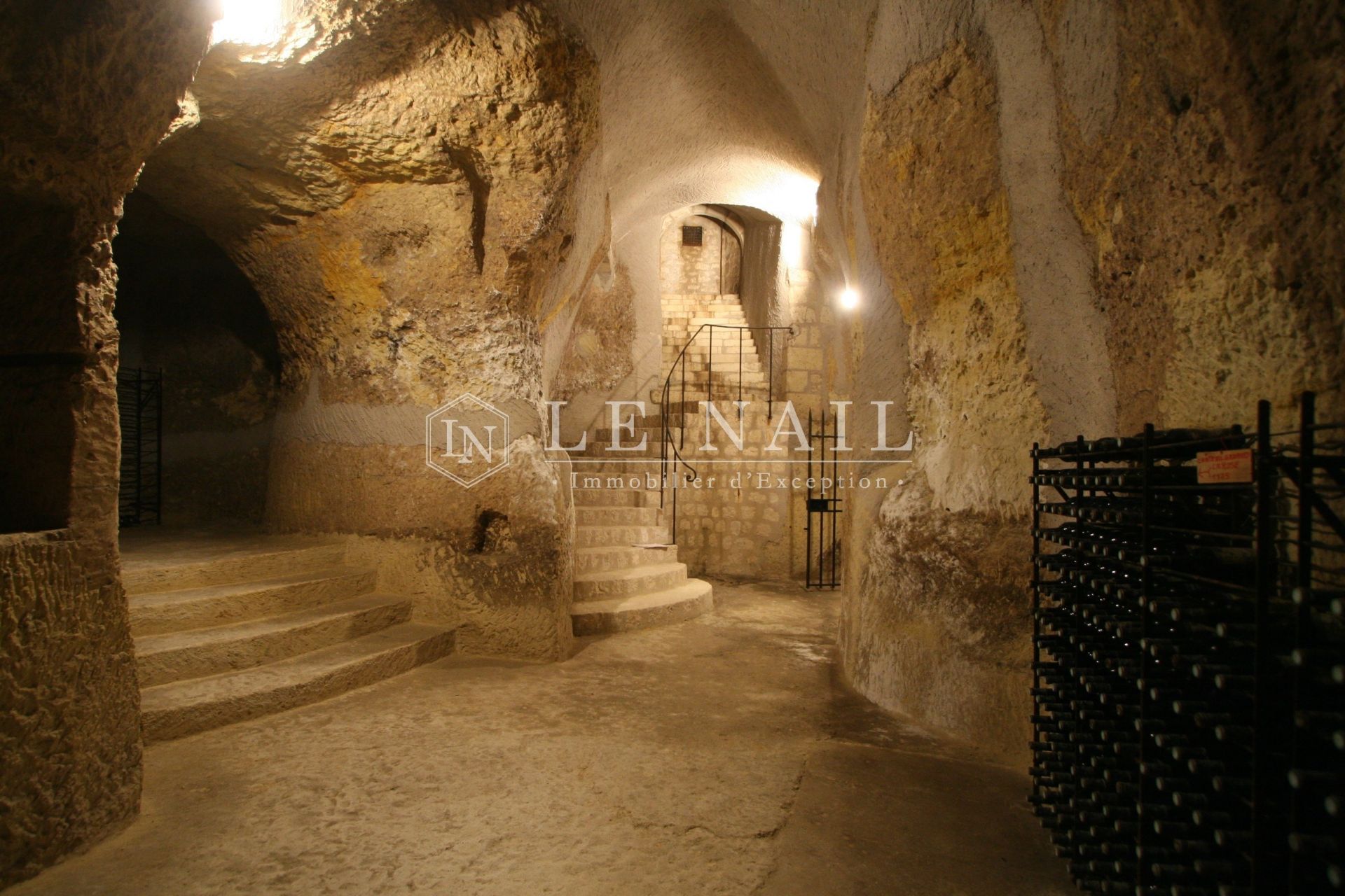 townhouse 13 rooms for sale on LOCHES (37600)