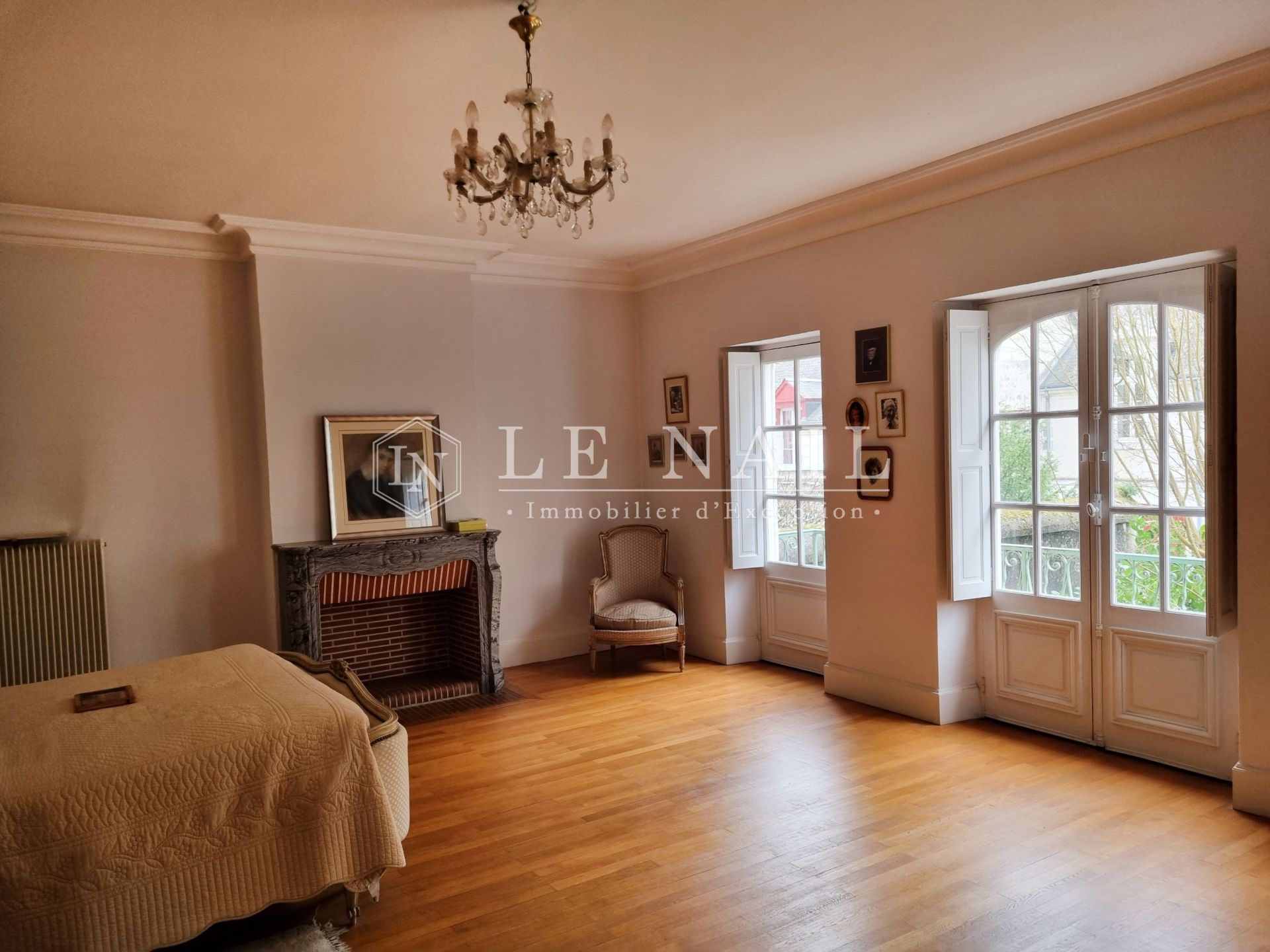 townhouse 7 rooms for sale on AMBOISE (37400)