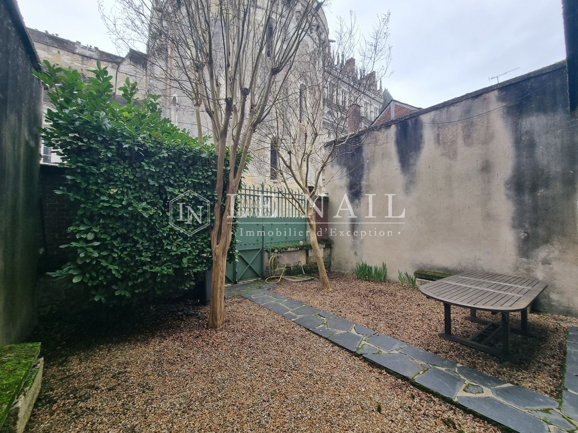 townhouse 7 rooms for sale on AMBOISE (37400)