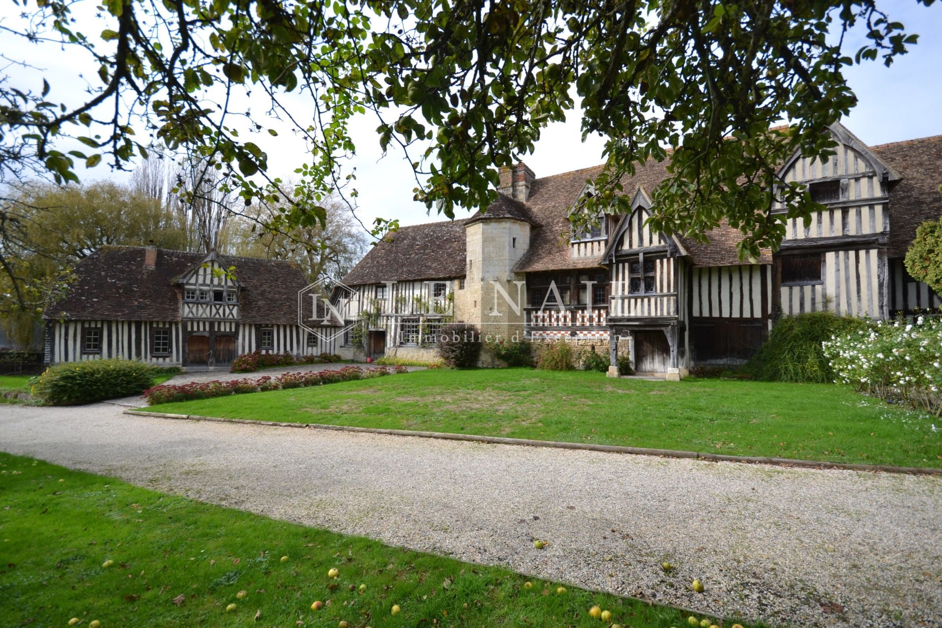 manoir 16 pièces en vente à DEAUVILLE (14800)