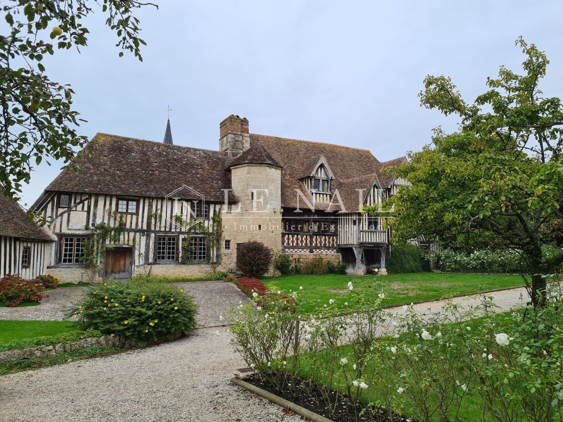 manoir 16 pièces en vente à DEAUVILLE (14800)