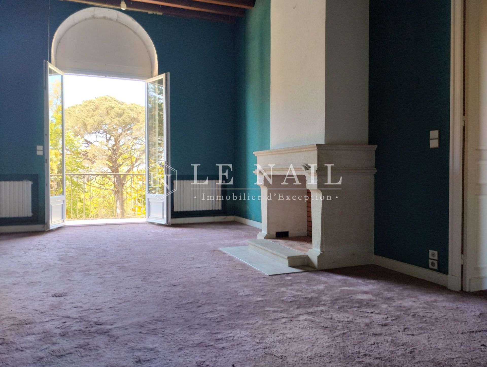 property 30 rooms for sale on BORDEAUX (33000)