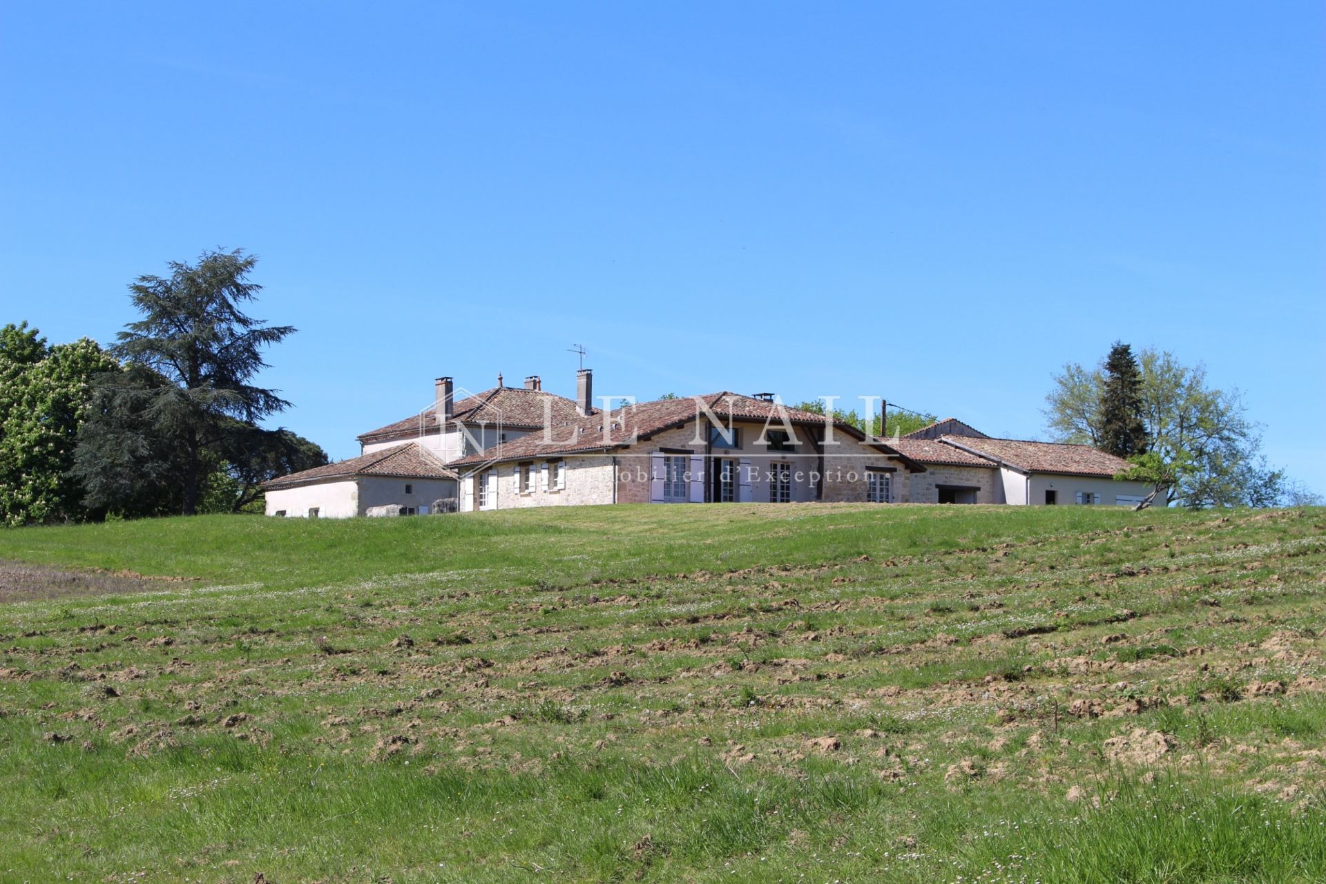 property 30 rooms for sale on BORDEAUX (33000)