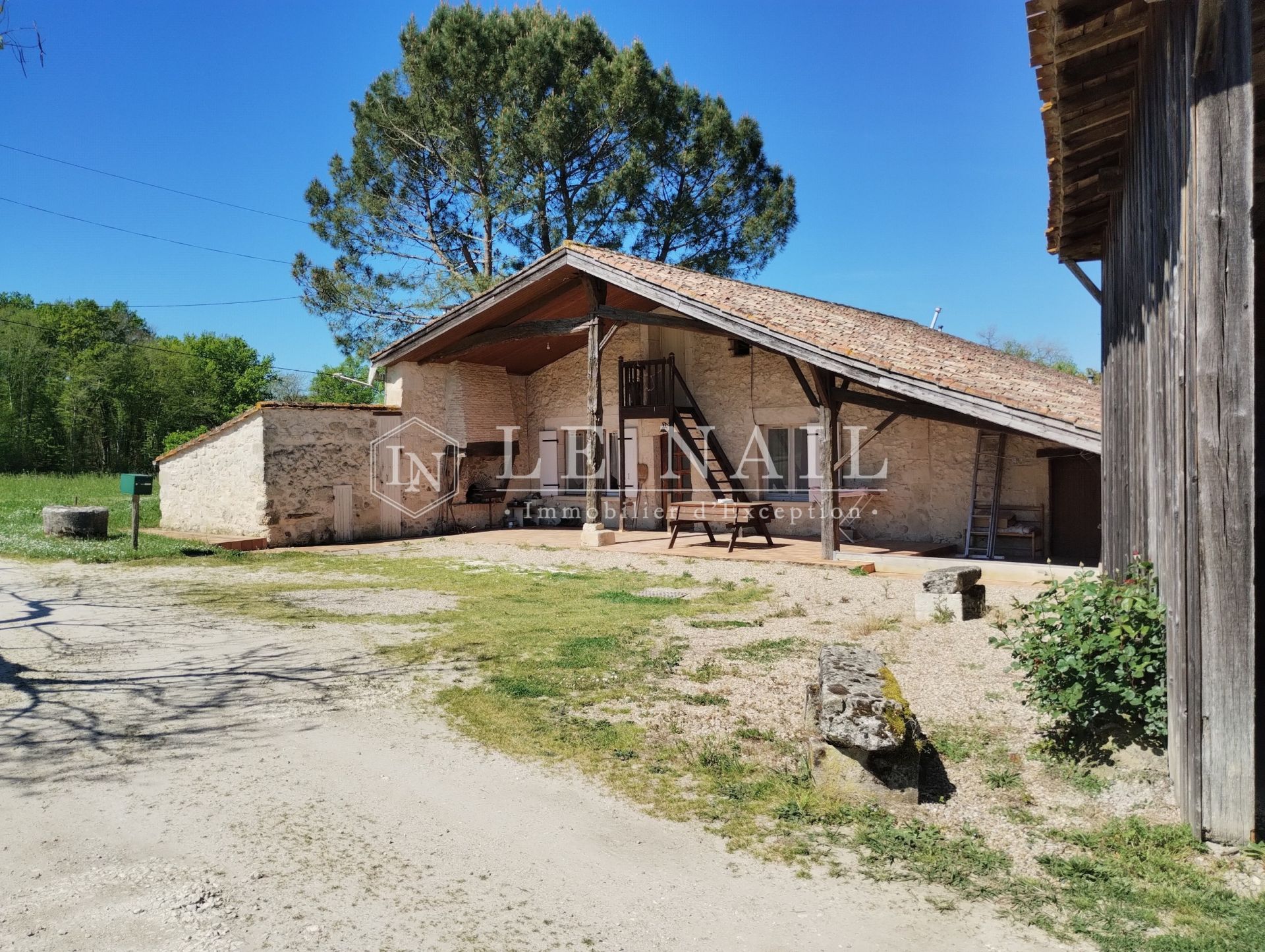 property 30 rooms for sale on BORDEAUX (33000)