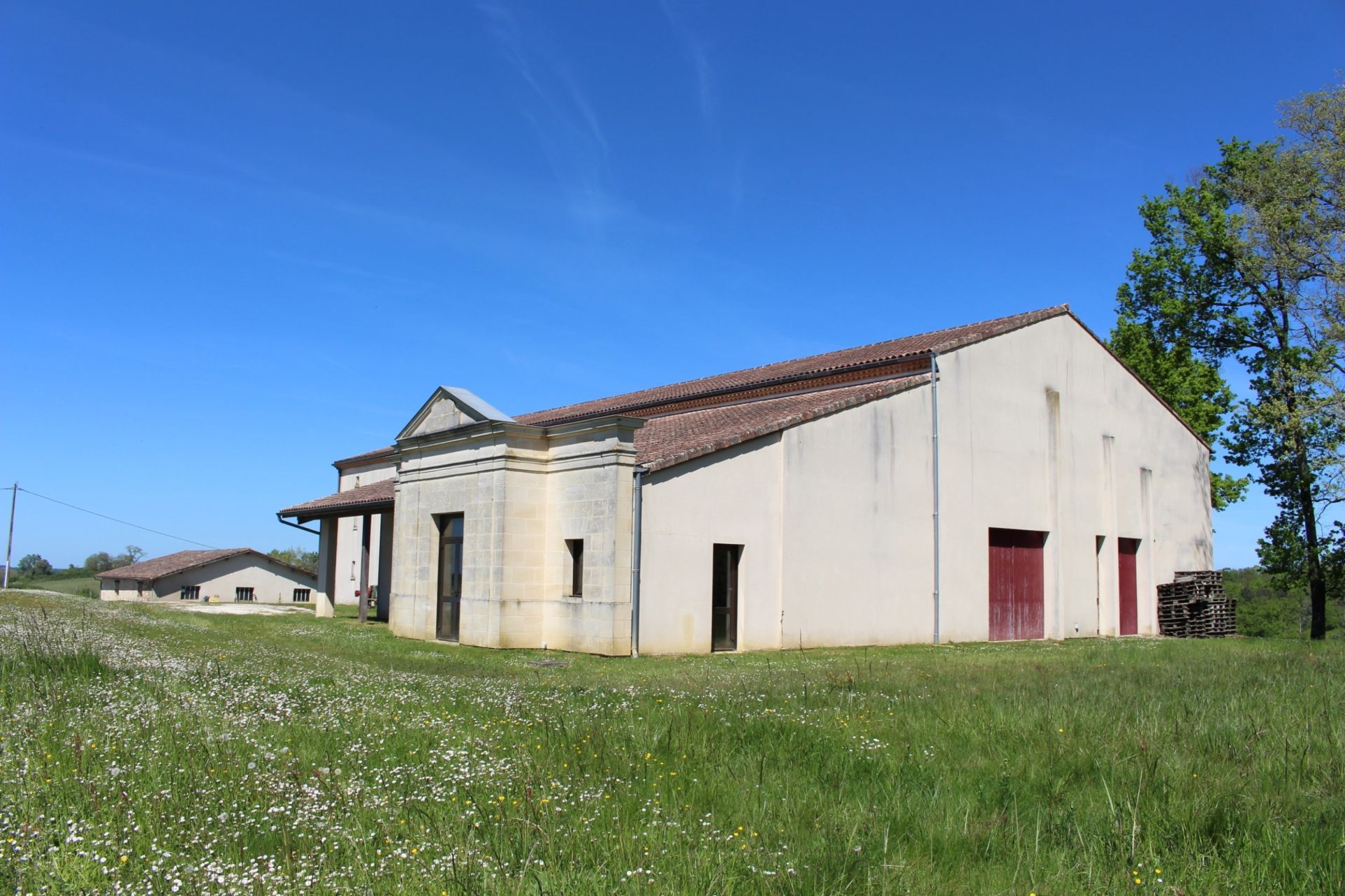 property 30 rooms for sale on BORDEAUX (33000)