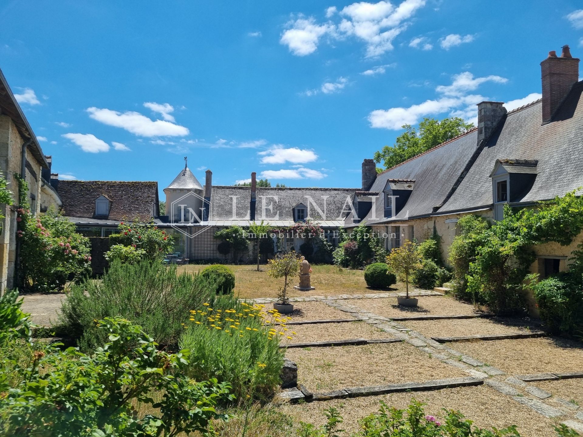 manoir 13 pièces en vente à AZAY LE RIDEAU (37190)