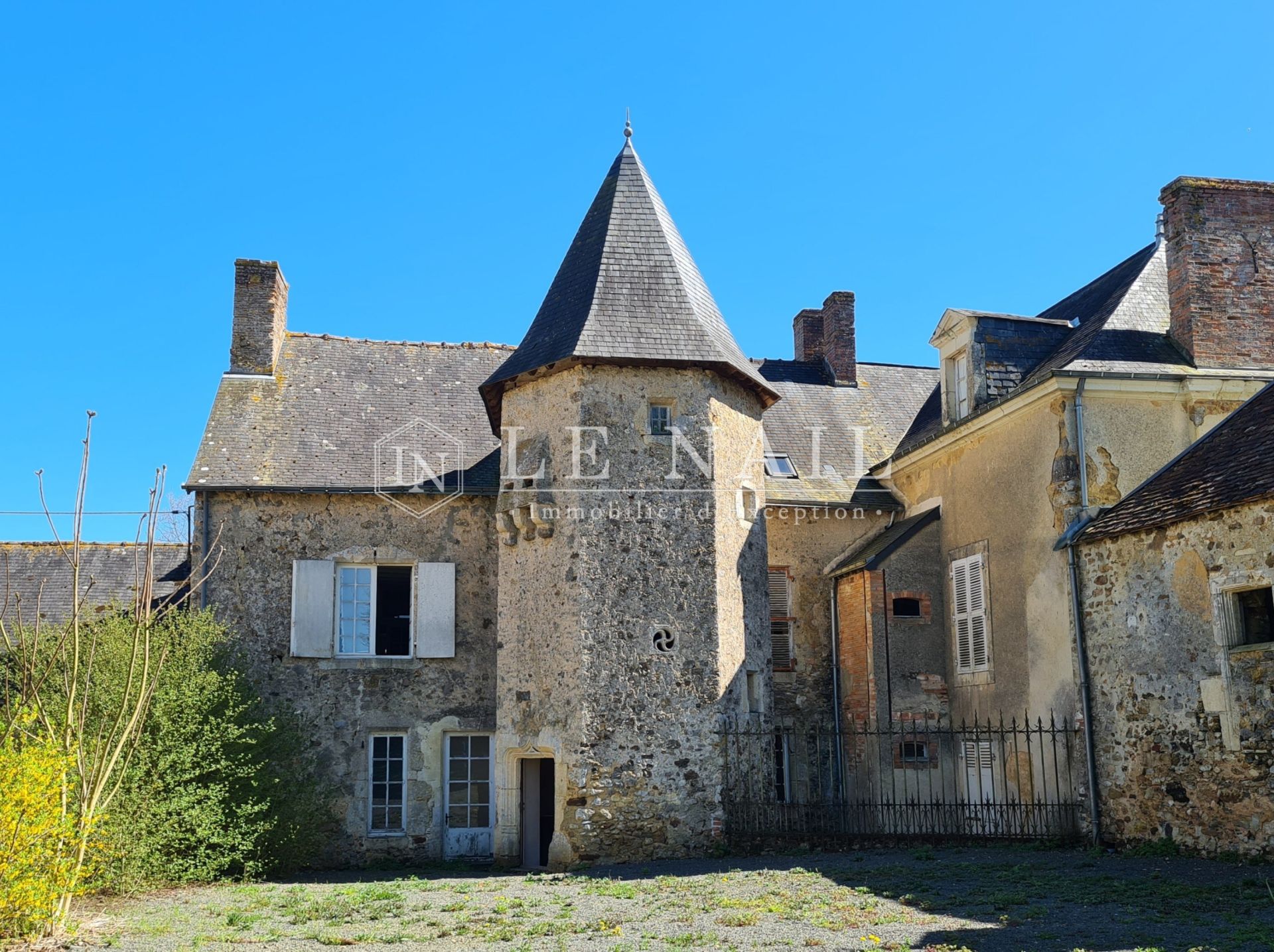 manor house 11 rooms for sale on SABLE SUR SARTHE (72300)