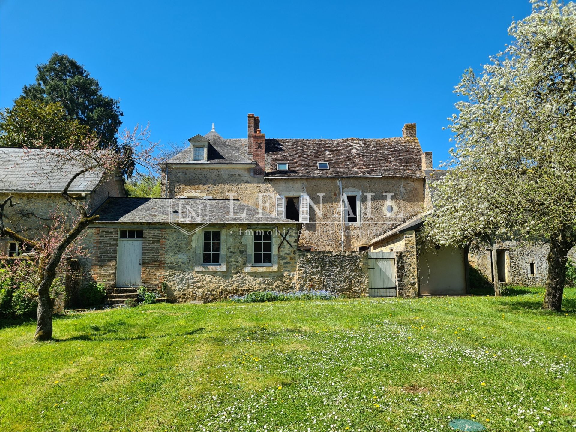 manor house 11 rooms for sale on SABLE SUR SARTHE (72300)