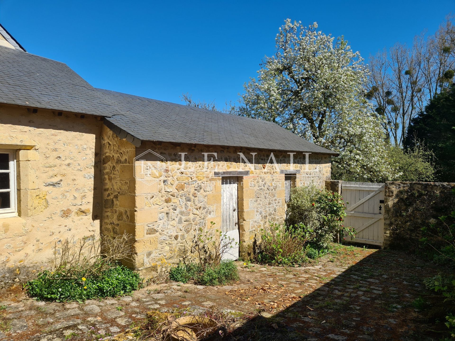 manor house 11 rooms for sale on SABLE SUR SARTHE (72300)