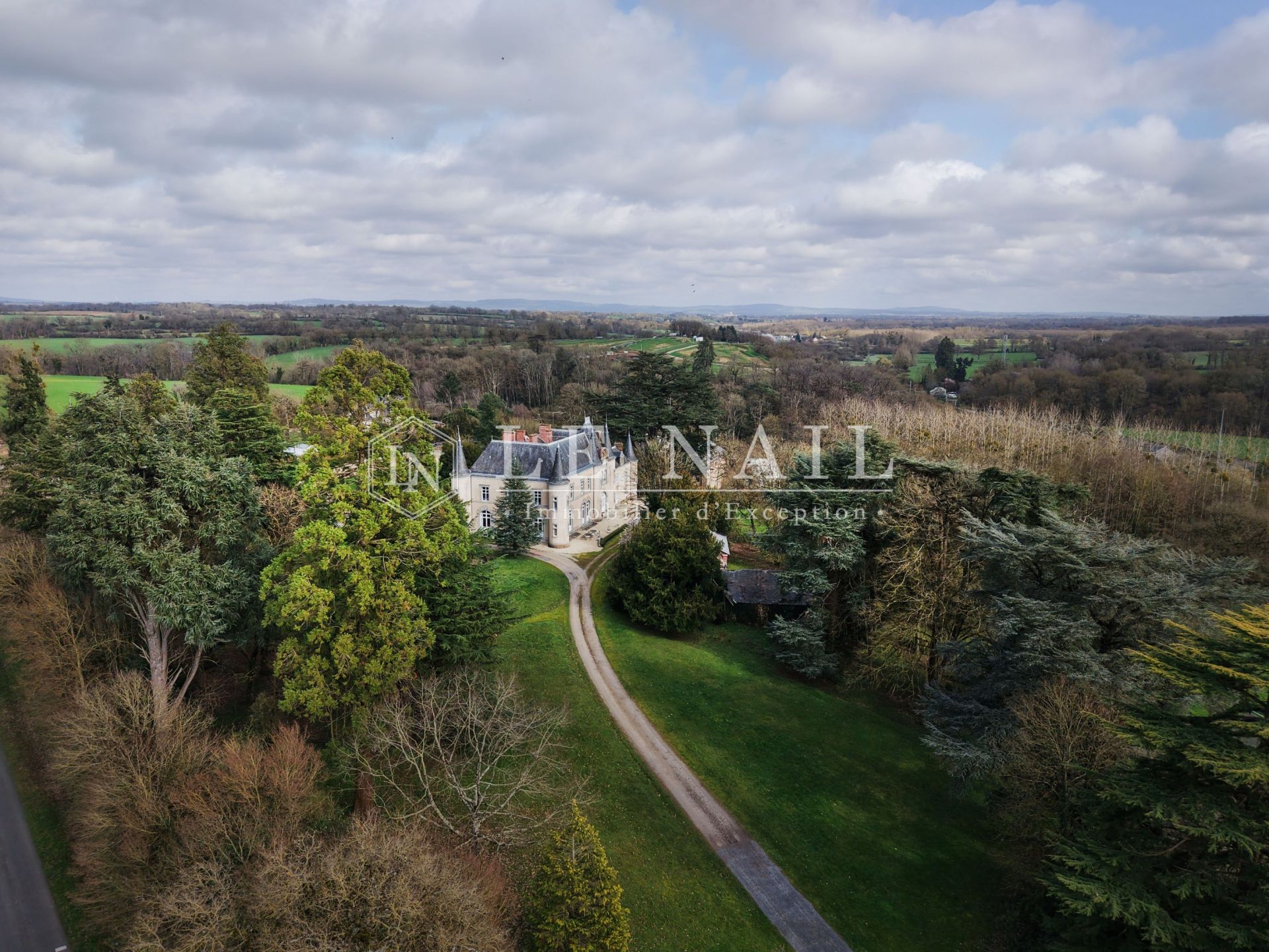 château 19 pièces en vente à LAVAL (53000)