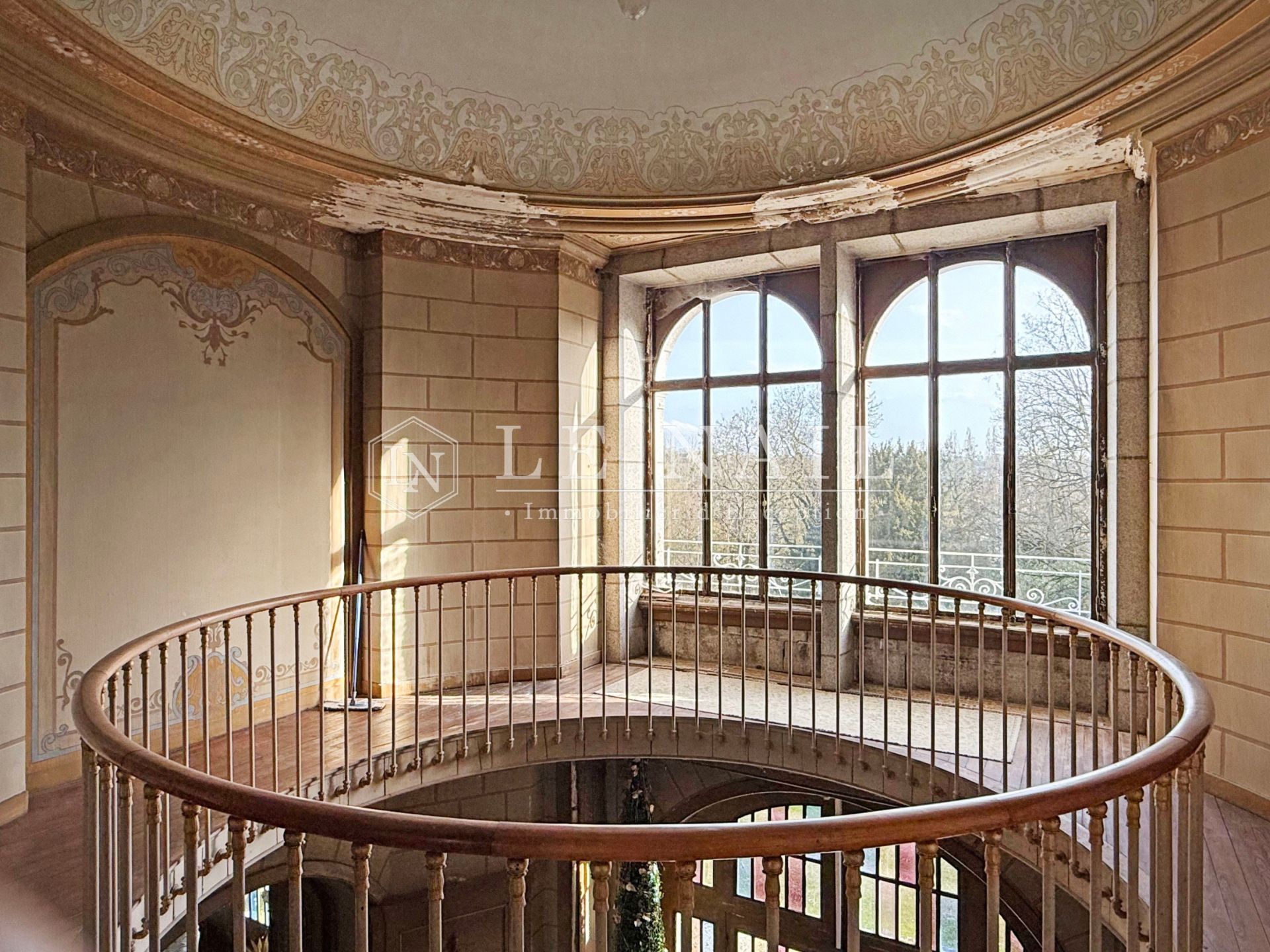 castle 19 rooms for sale on LAVAL (53000)