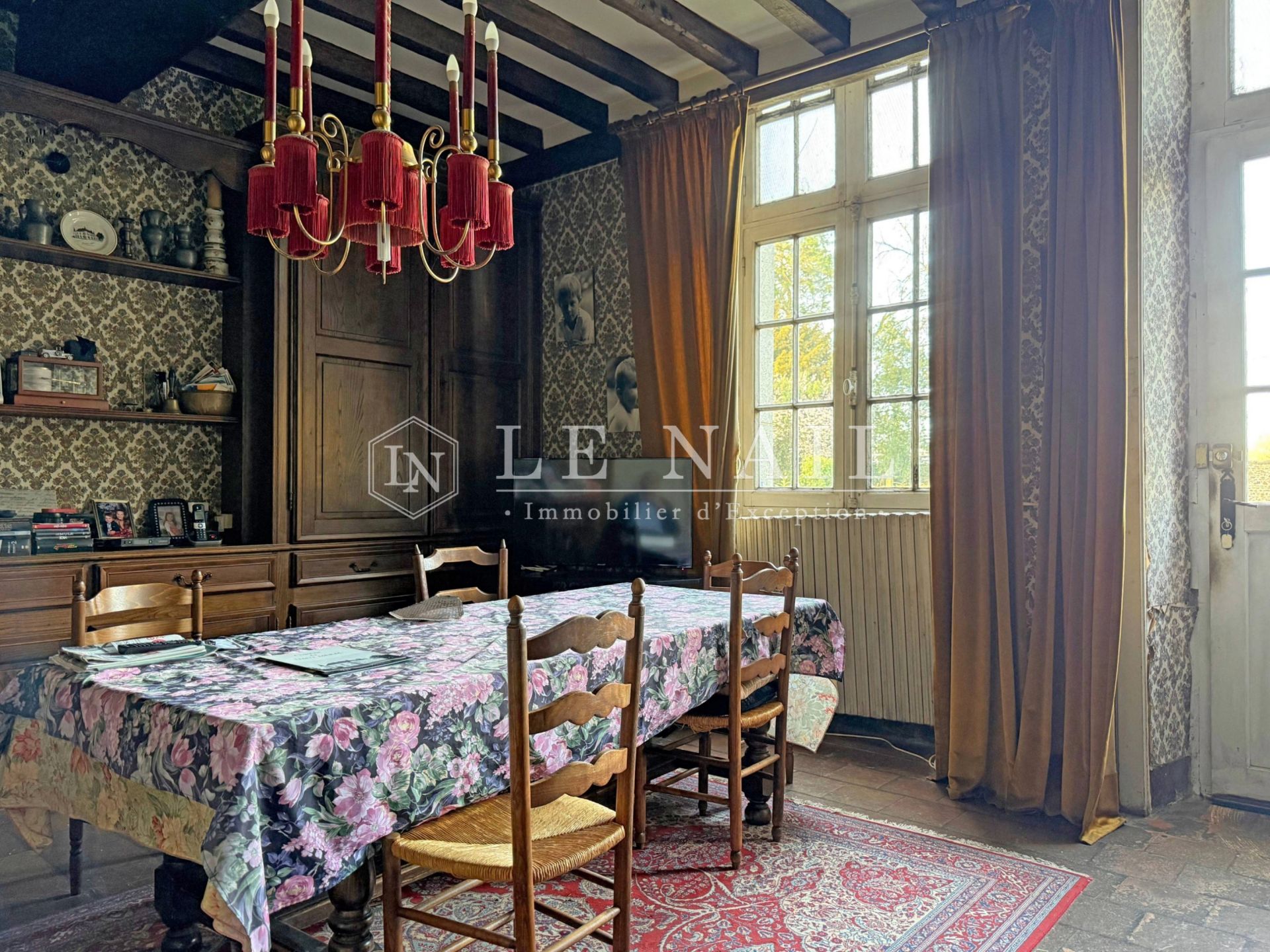 castle 19 rooms for sale on LAVAL (53000)