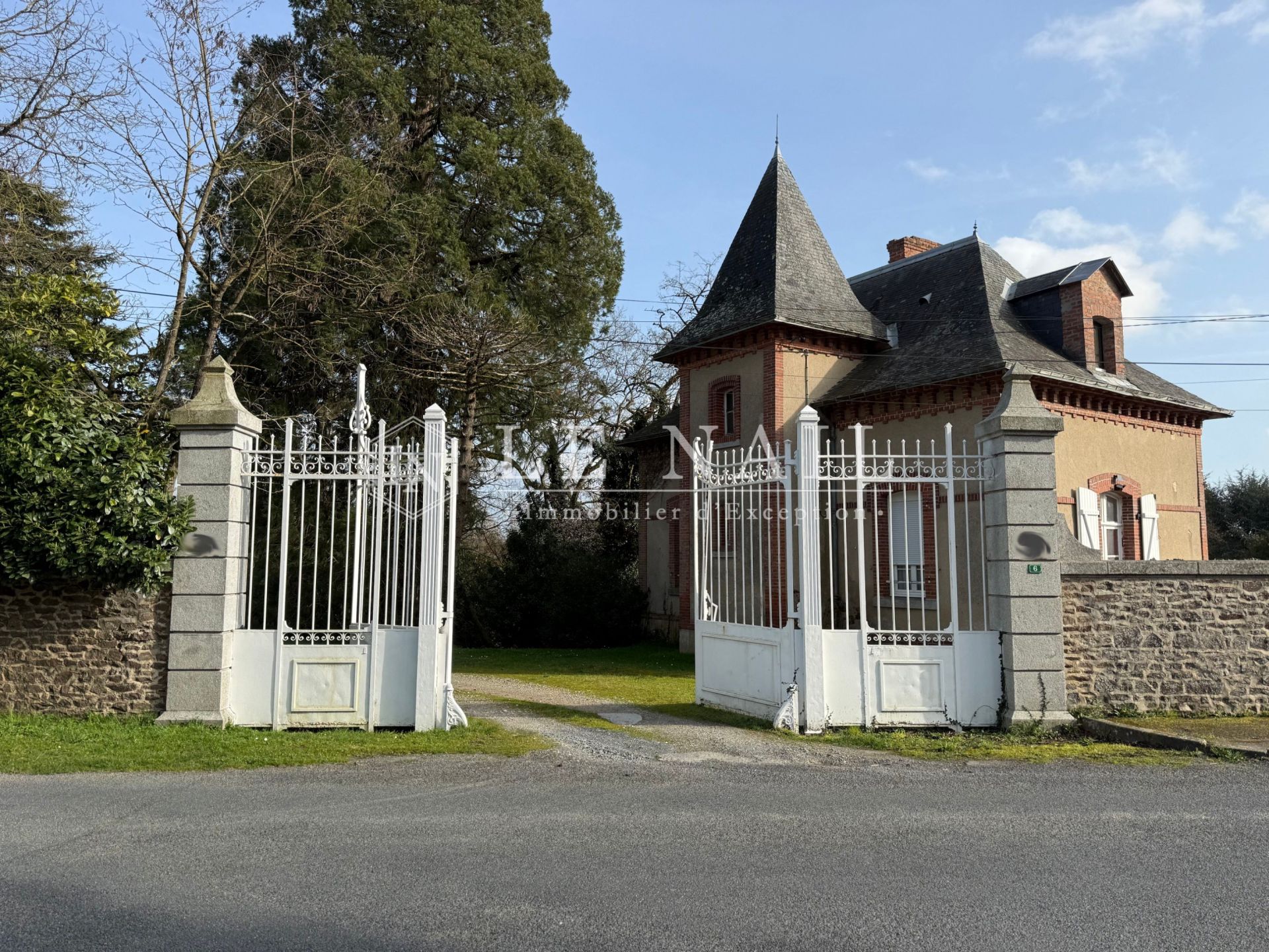 château 19 pièces en vente à LAVAL (53000)