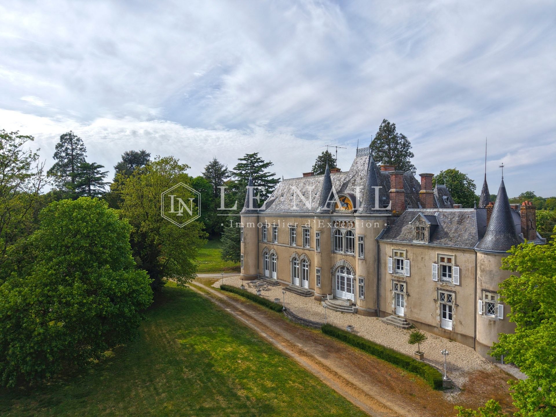 château 19 pièces en vente à LAVAL (53000)