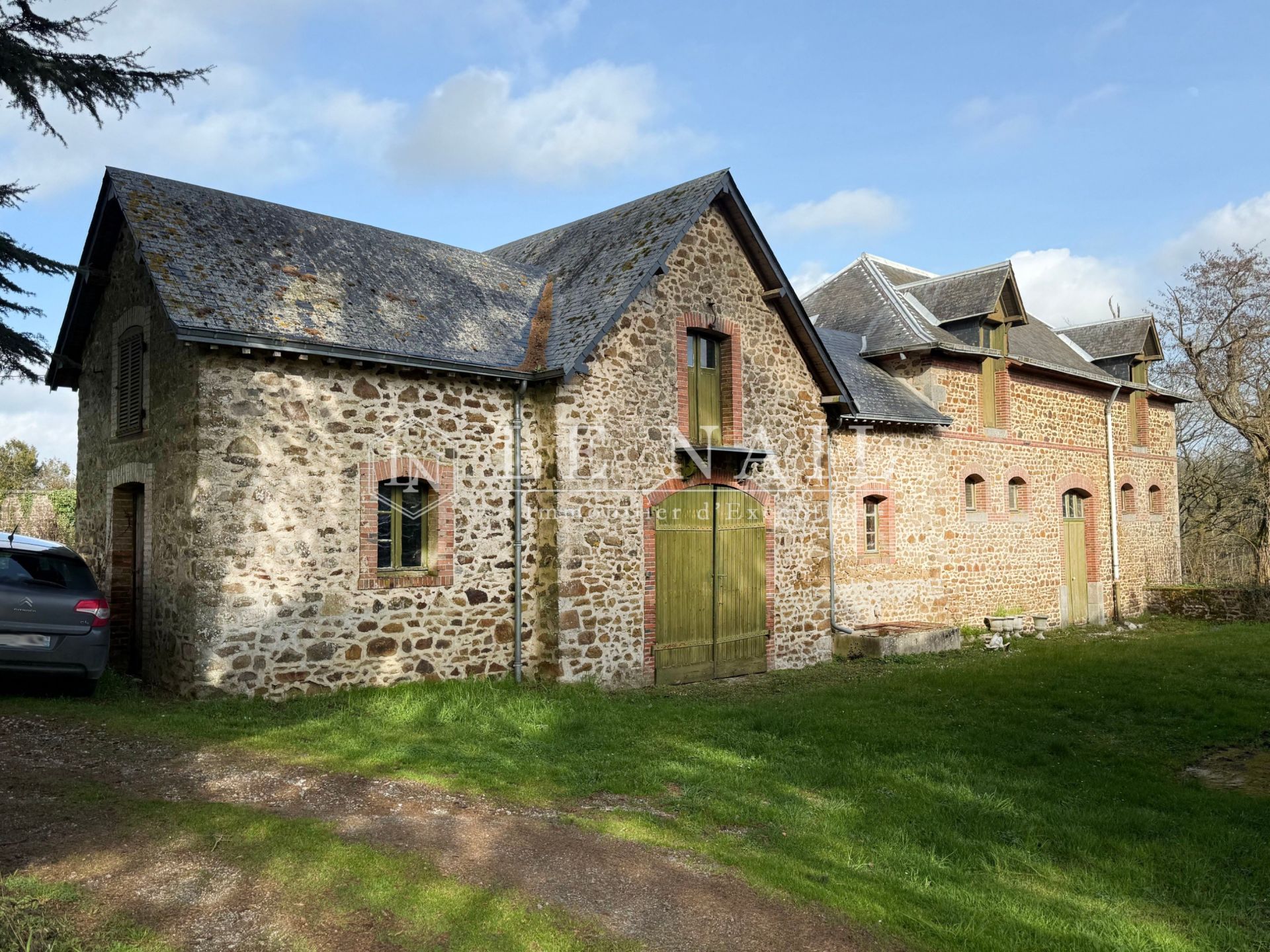 château 19 pièces en vente à LAVAL (53000)