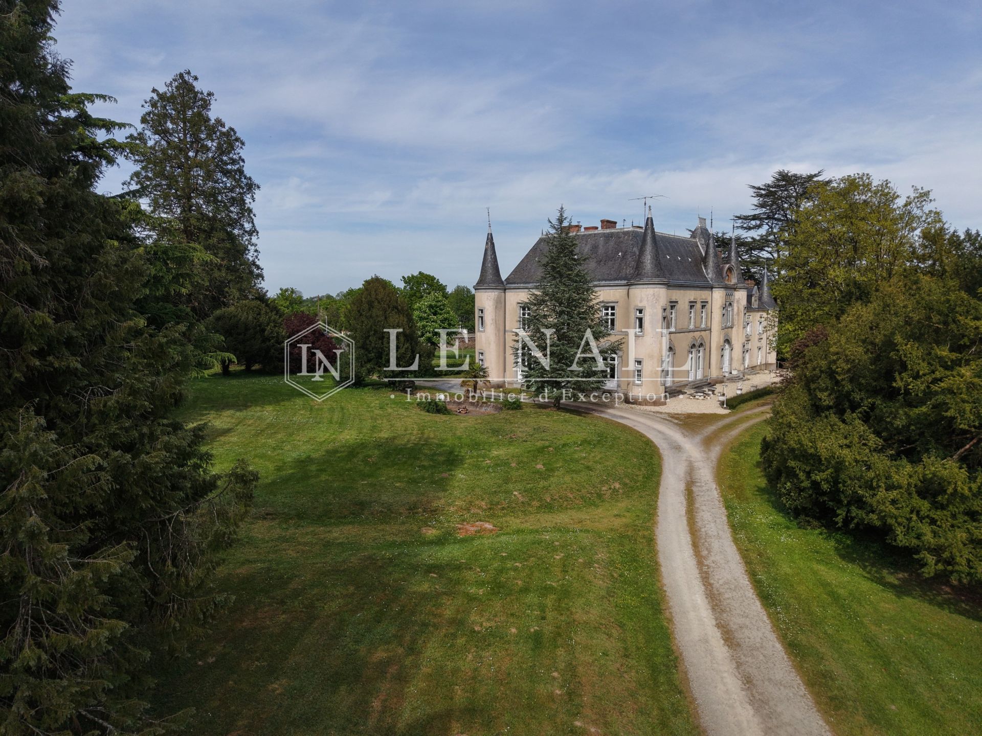 château 19 pièces en vente à LAVAL (53000)