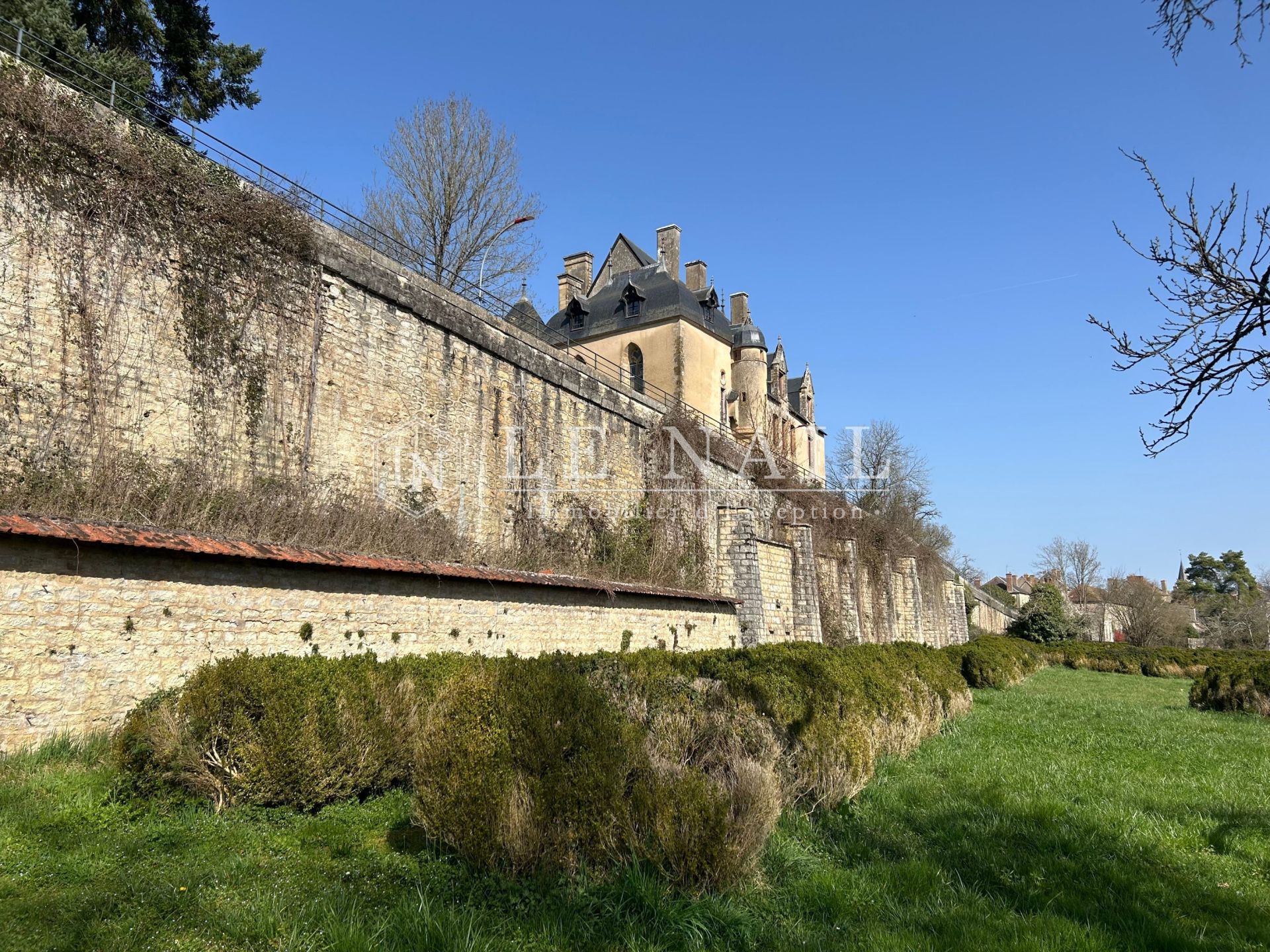 castle 36 rooms for sale on NEVERS (58000)