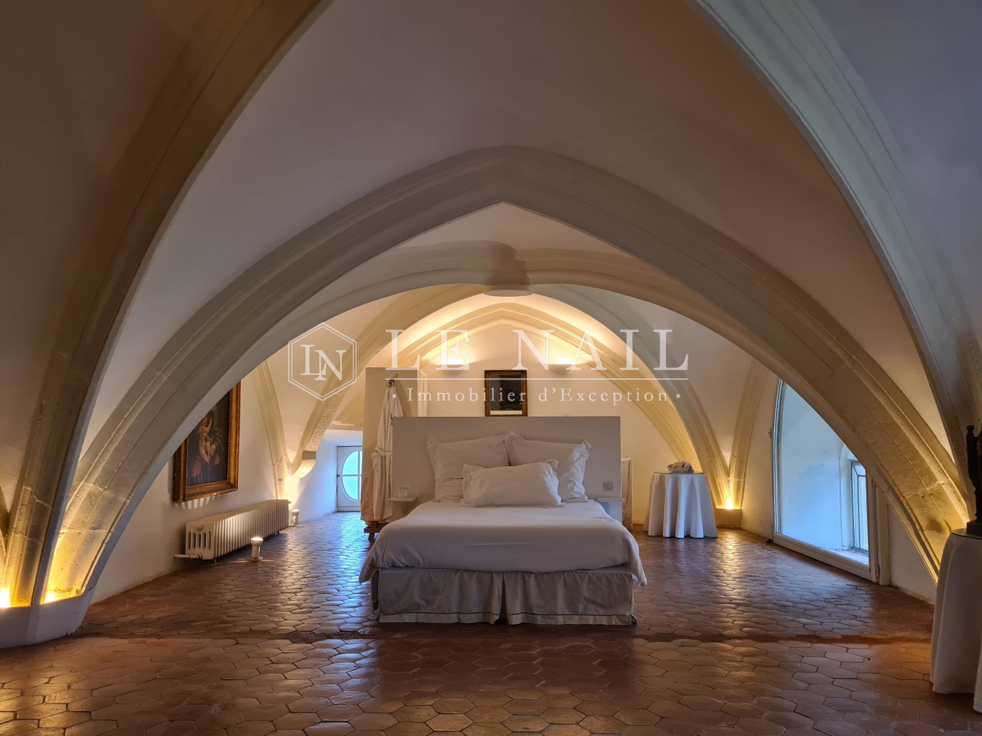 castle 36 rooms for sale on NEVERS (58000)