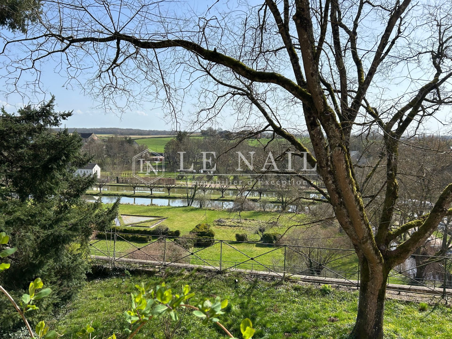 castle 36 rooms for sale on NEVERS (58000)