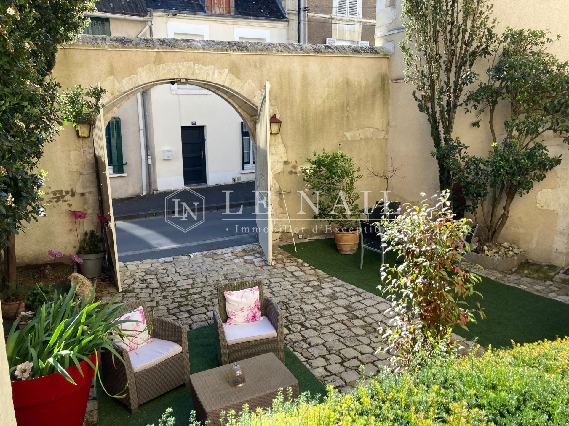 hôtel particulier 10 pièces en vente à ISSOUDUN (36100)