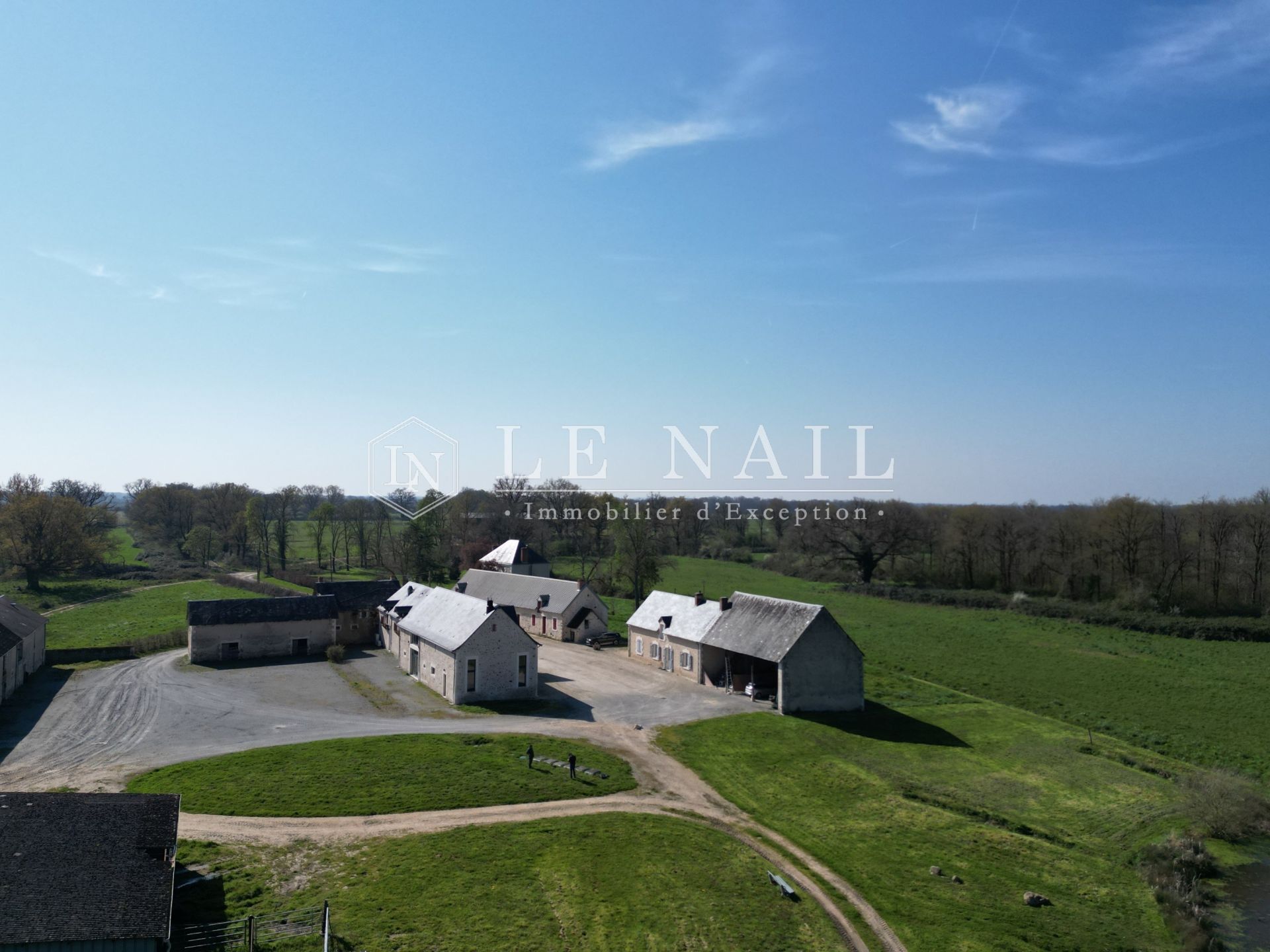 hunting estate 11 rooms for sale on CHATEAUROUX (36000)