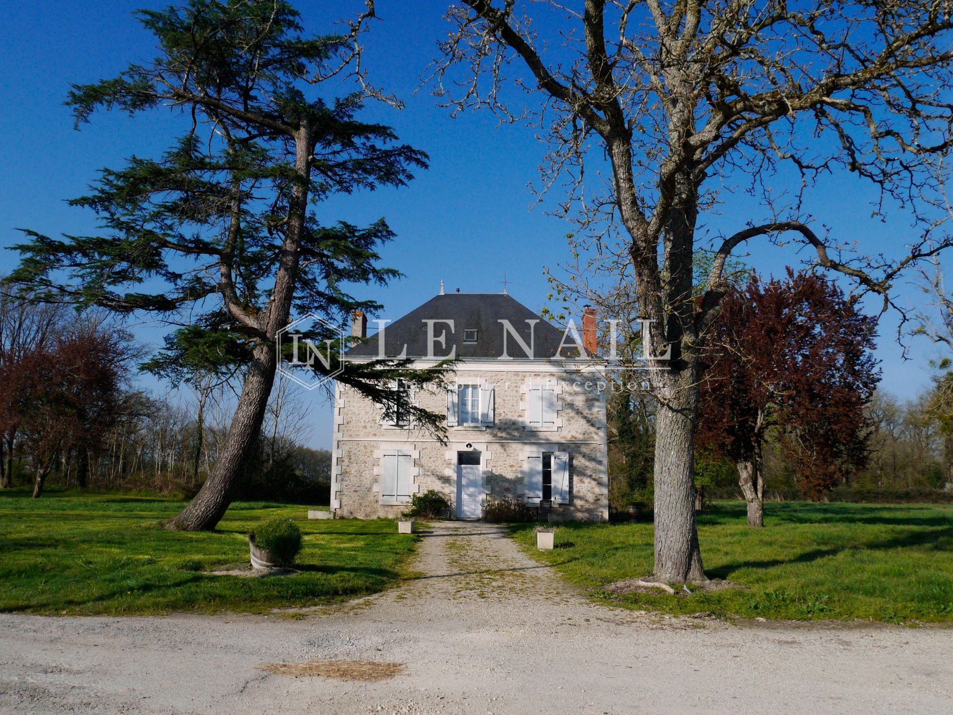 hunting estate 11 rooms for sale on CHATEAUROUX (36000)