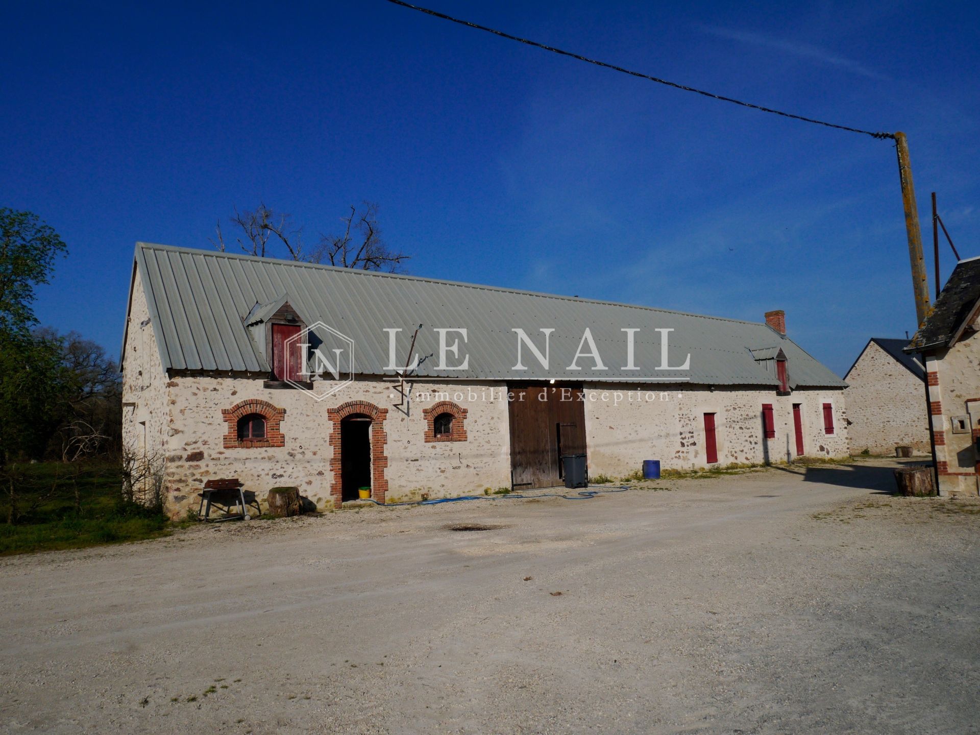 hunting estate 11 rooms for sale on CHATEAUROUX (36000)