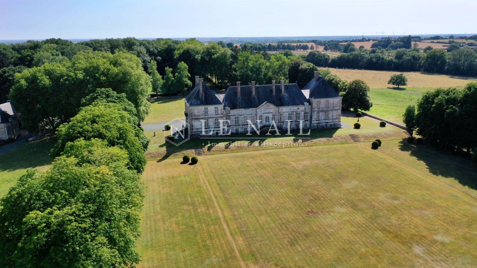 château 20 pièces en vente à FONTENAY LE COMTE (85200)