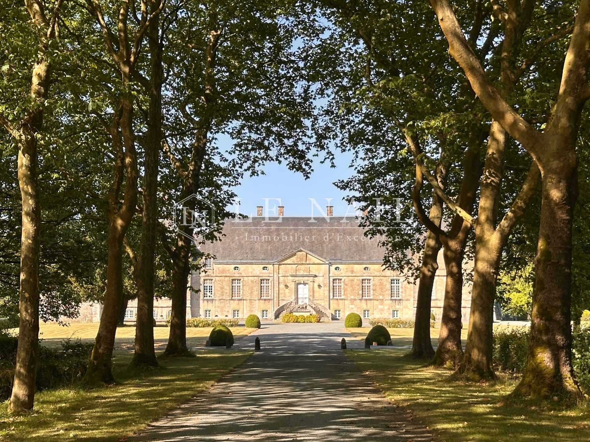 château 20 pièces en vente à FONTENAY LE COMTE (85200)