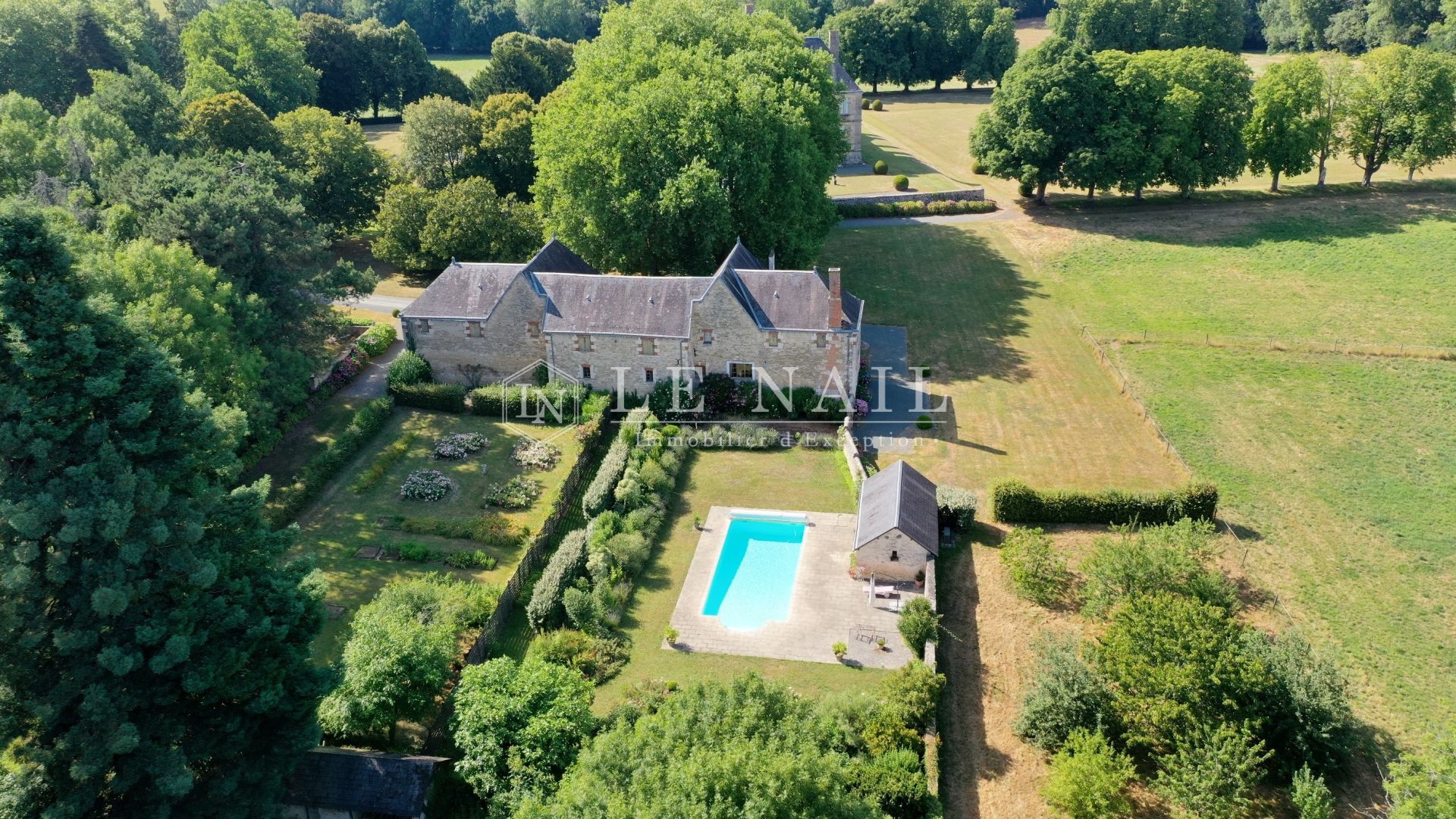 château 20 pièces en vente à FONTENAY LE COMTE (85200)