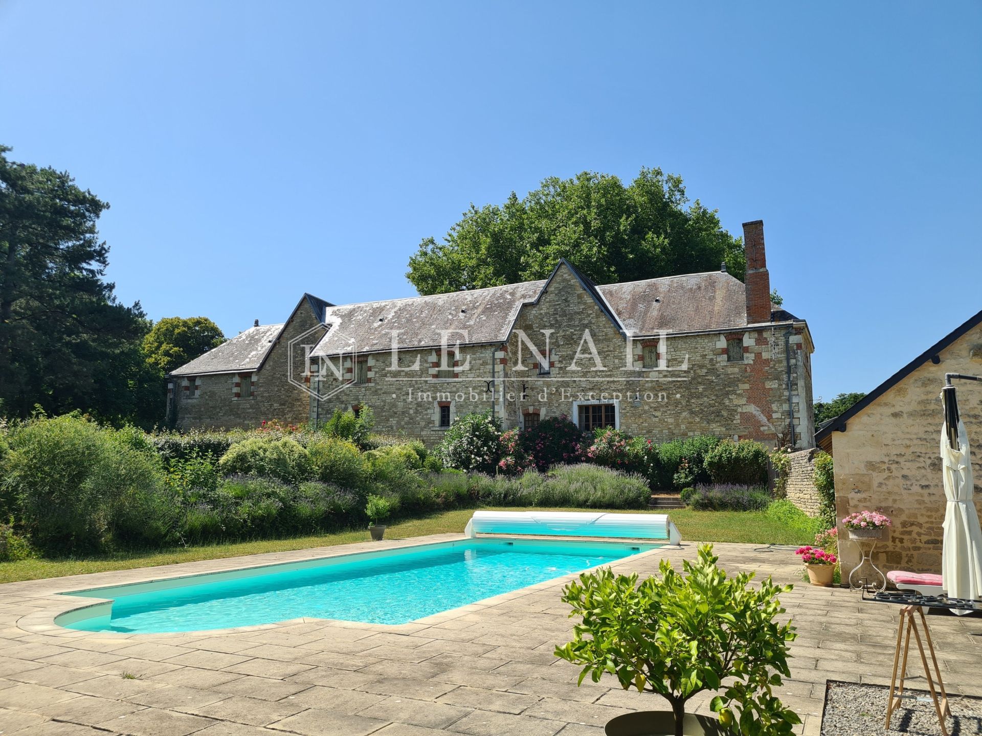 château 20 pièces en vente à FONTENAY LE COMTE (85200)
