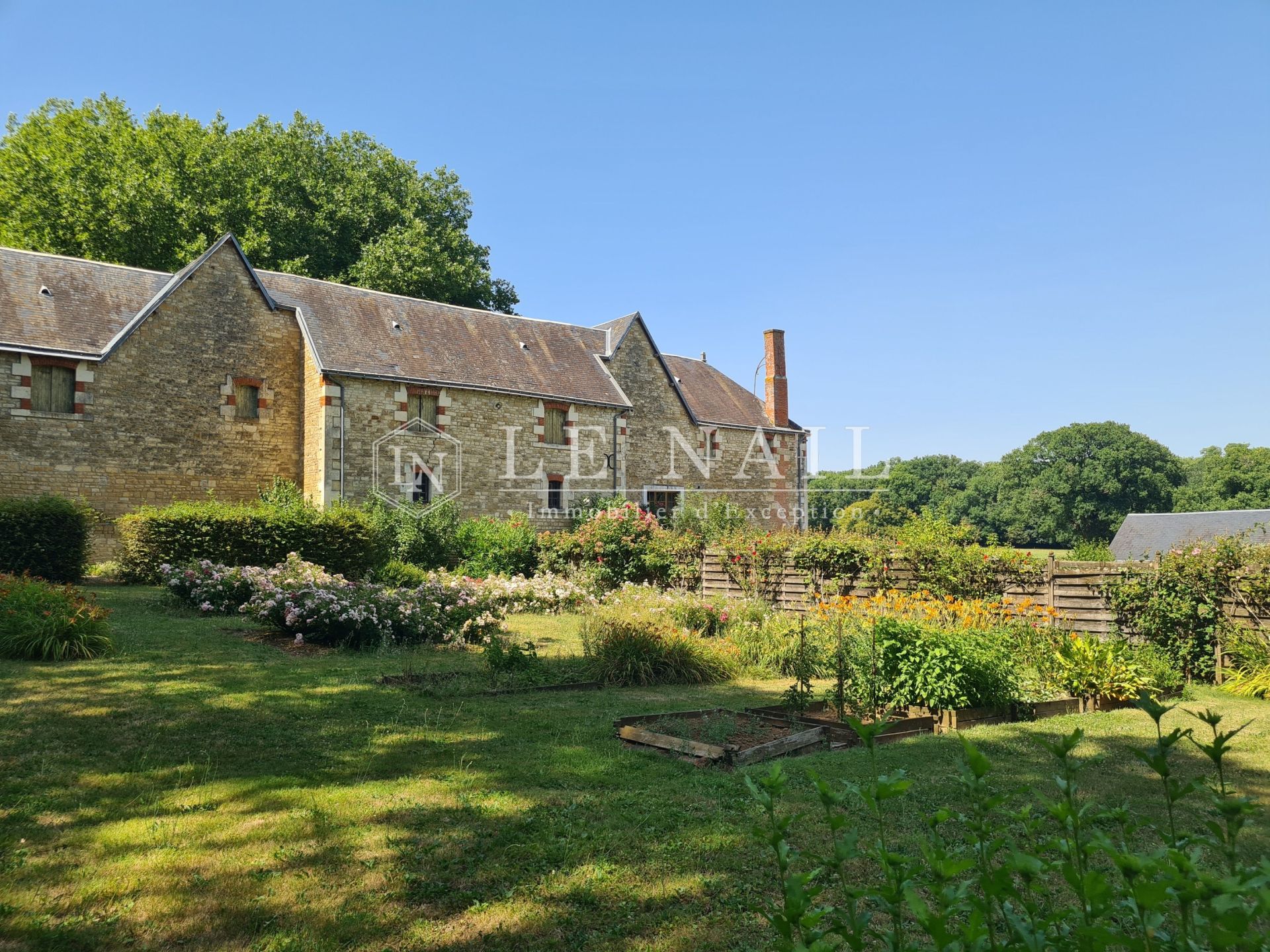 château 20 pièces en vente à FONTENAY LE COMTE (85200)