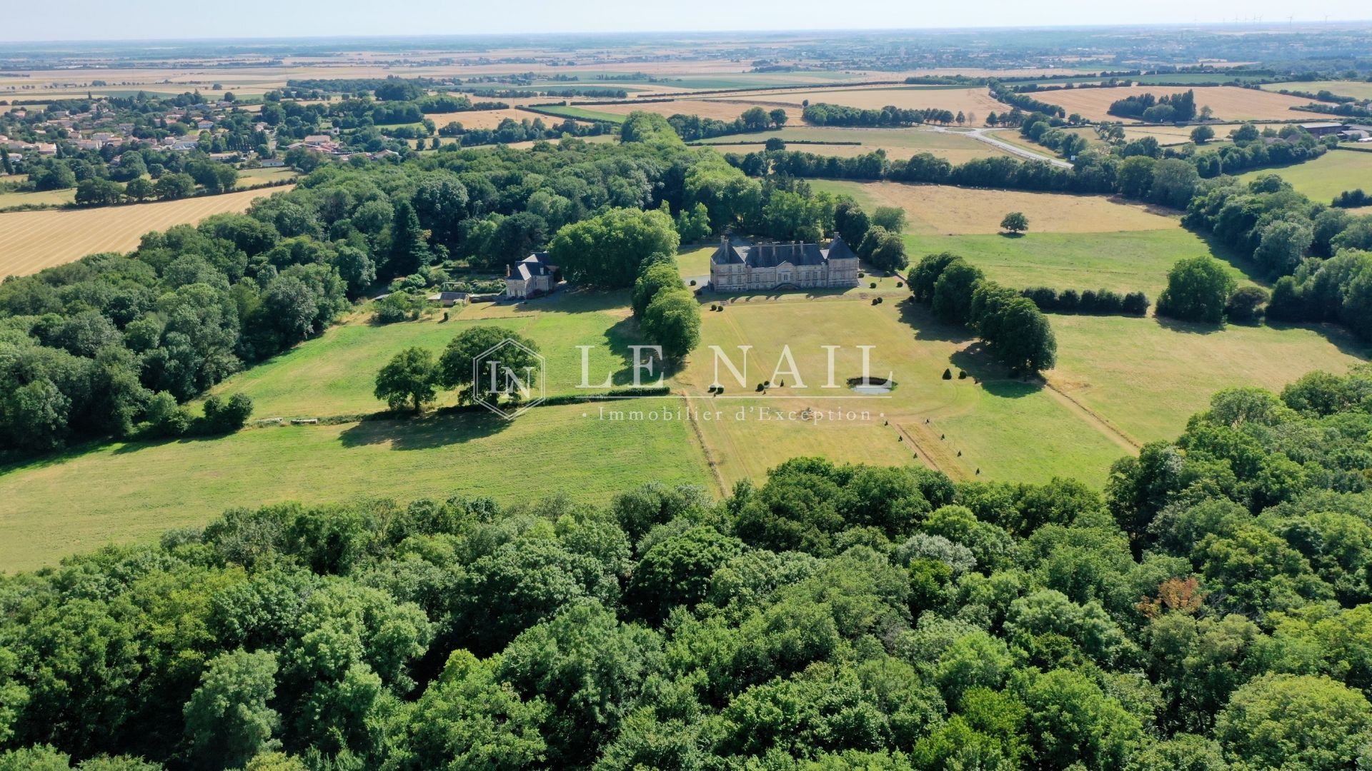 château 20 pièces en vente à FONTENAY LE COMTE (85200)